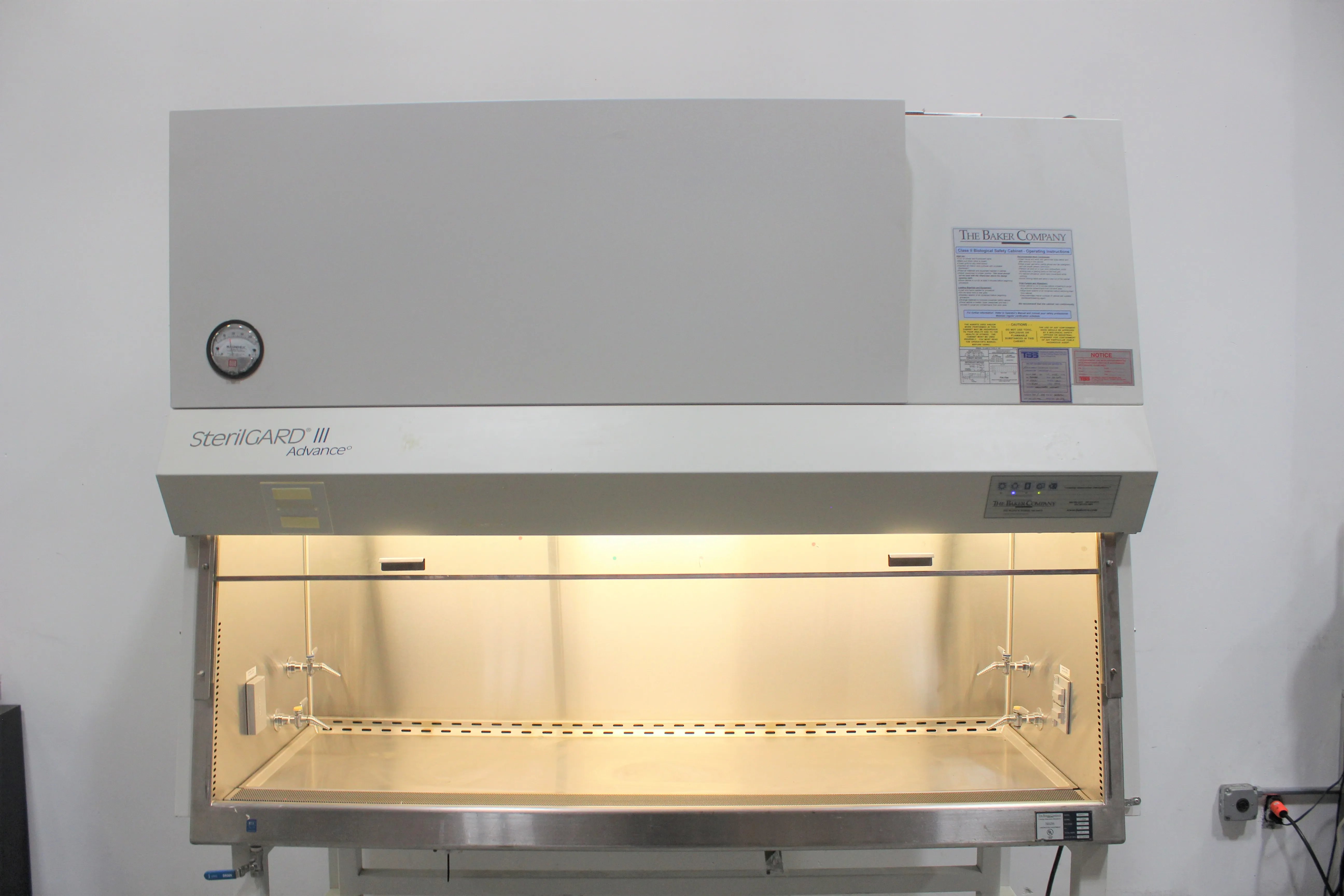 Used Baker SG603 Class II Biosafety Cabinet with Stediflow Airflow Management System