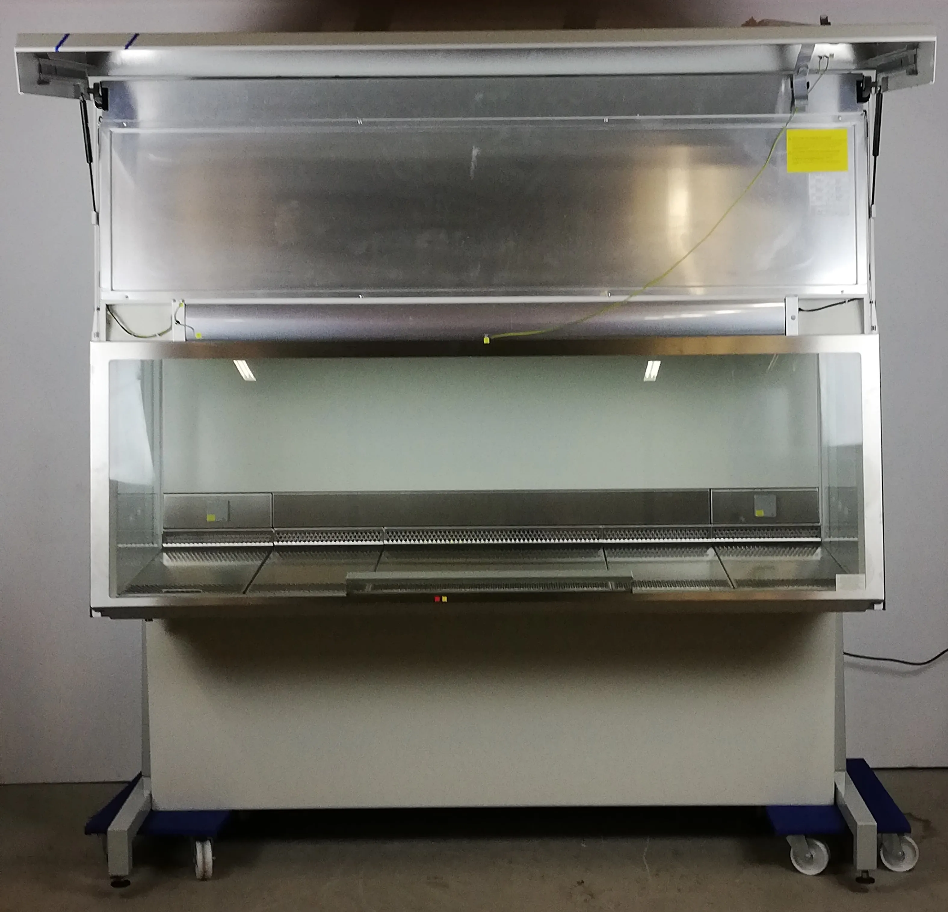 SKAN MAXISAFE 2010 1.8 EN Biosafety Cabinet Class 1 Used 230V 50Hz UK REUZEit Netherlands