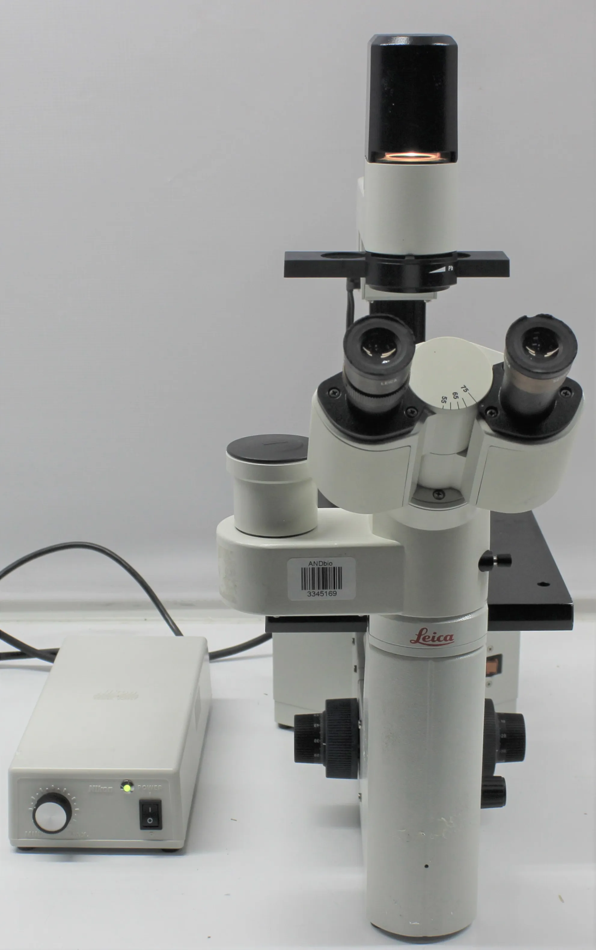 LEICA DMIL Inverted Contrasting Microscope 521227