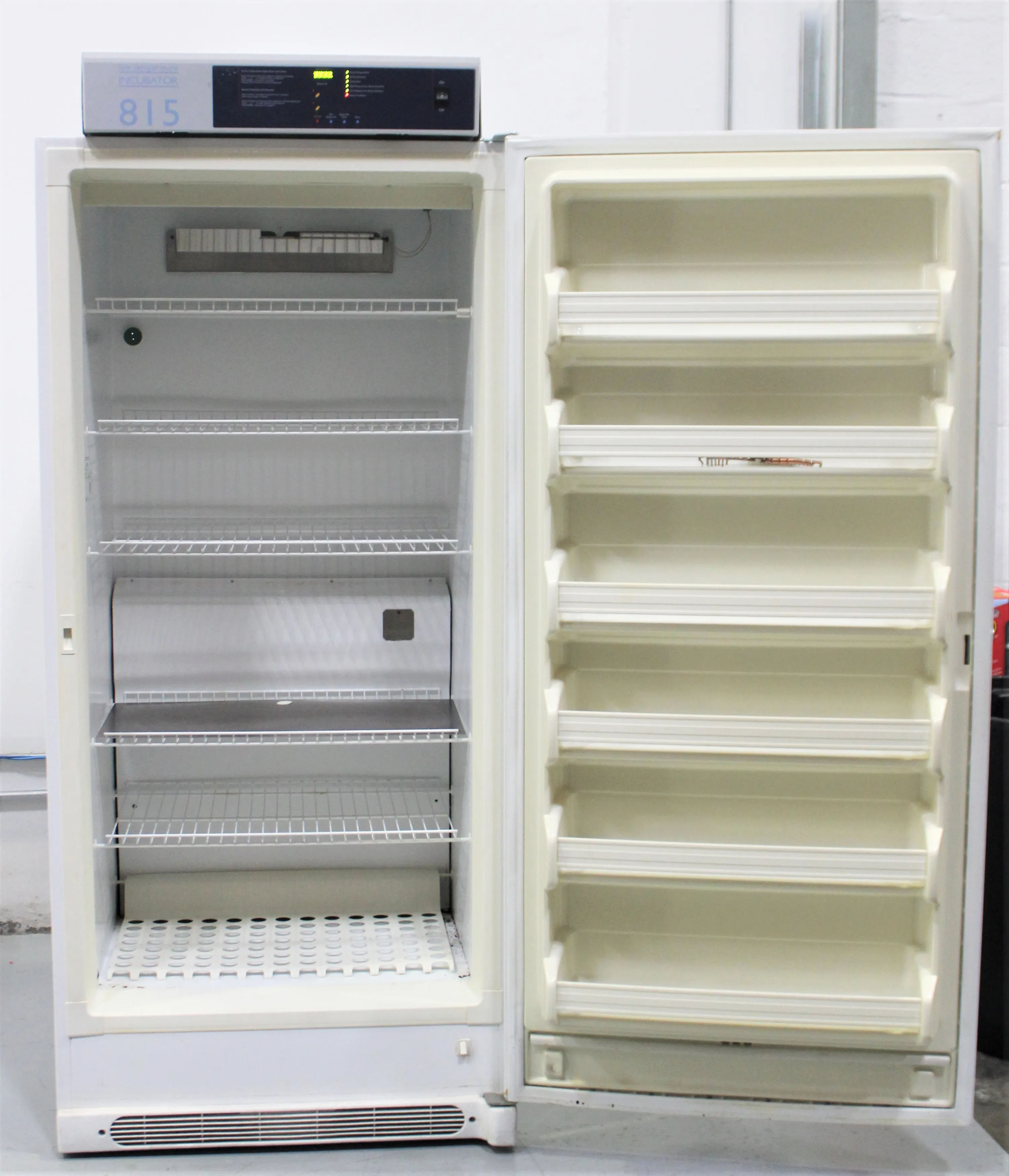 Thermo Electron Refrigerated Incubator 3721 - Needs Repairs - Sold AS IS