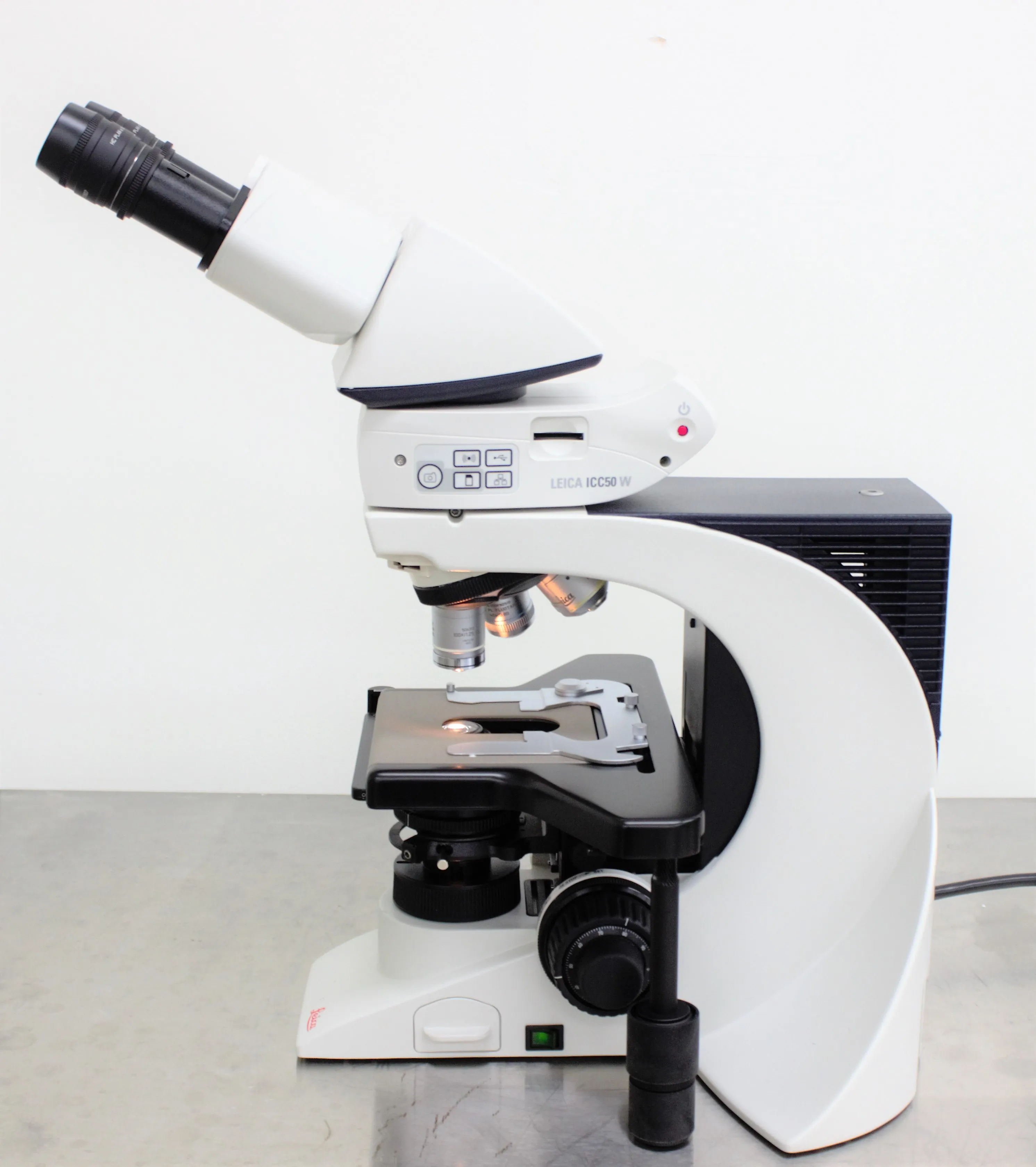 Leica DM2000 Microscope with ICC50W Camera