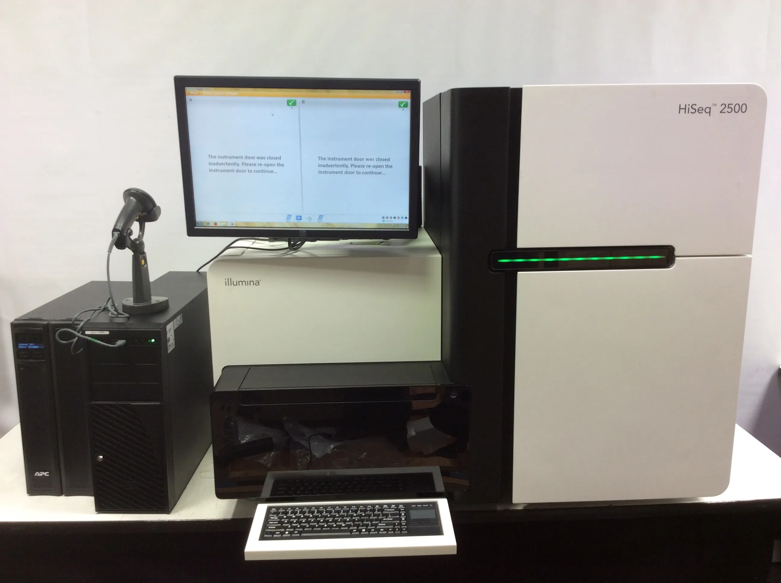 Illumina HiSeq 2500 V.4 DNA Genome Sequencer