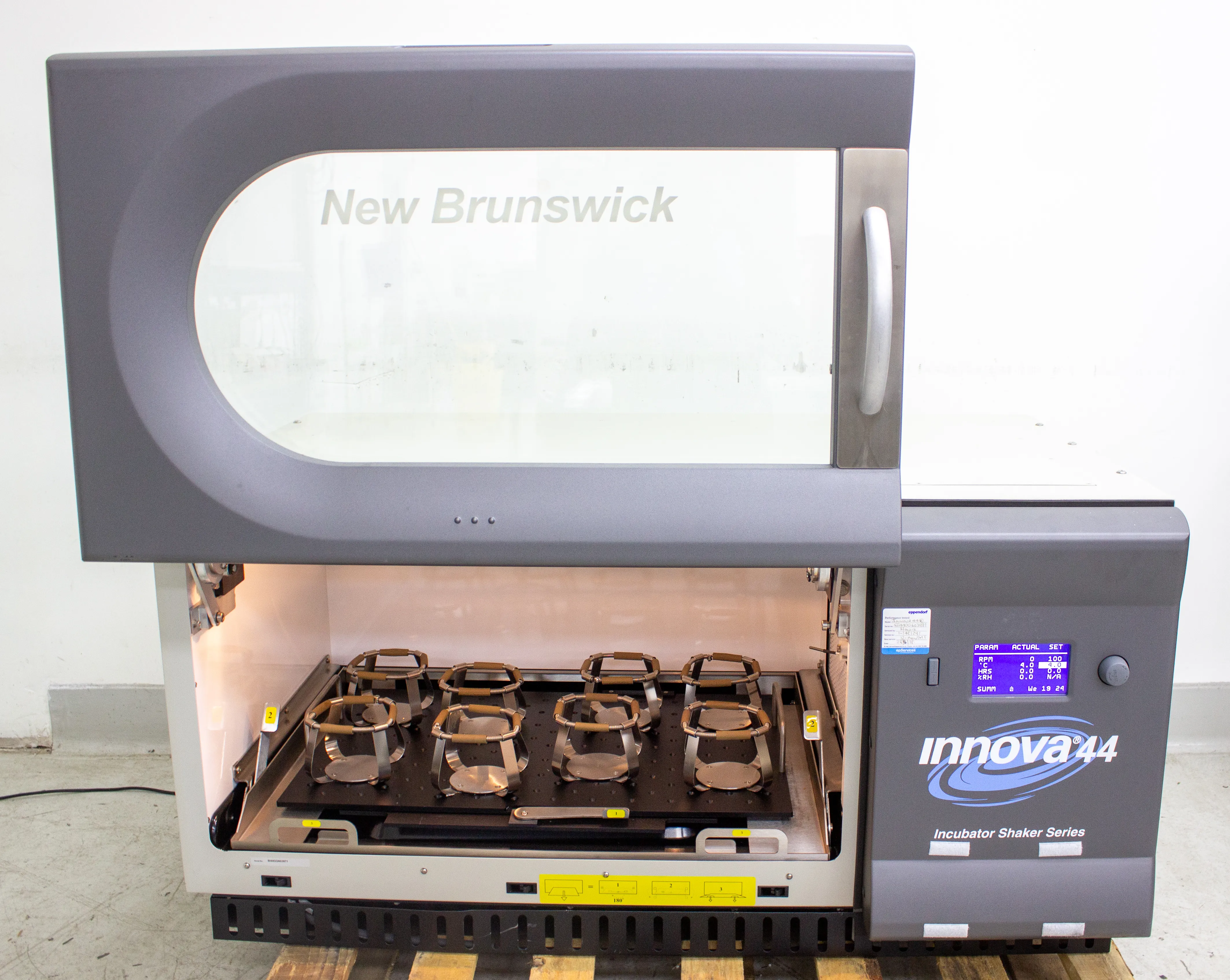 New Brunswick Innova 44R Stackable Refrigerated Incubator Shaker M1282-0006