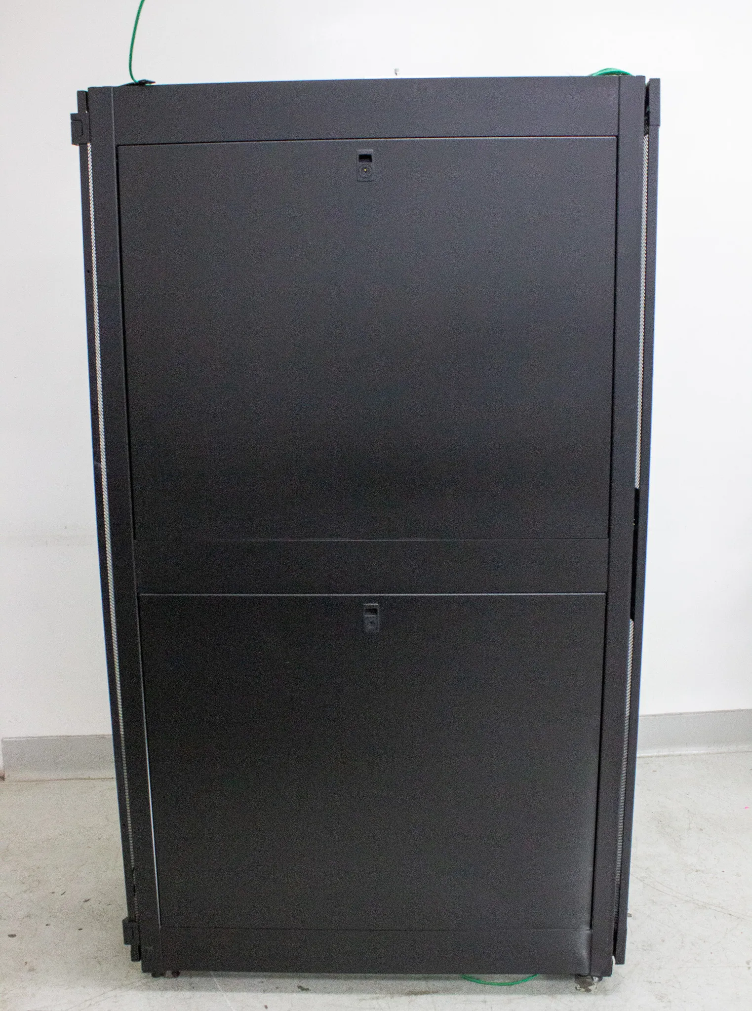 Chatsworth Custom TeraFrame Network Cabinet P/N CP3183722 w/ Switches & Outlets