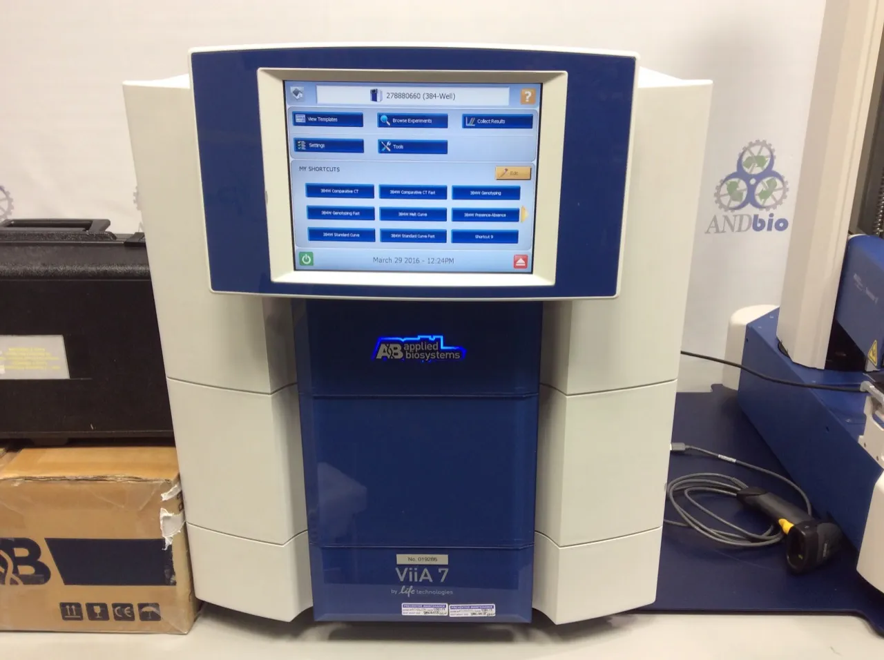 Applied Biosystems Viia 7 qPCR System with Twister II Plate Stacker