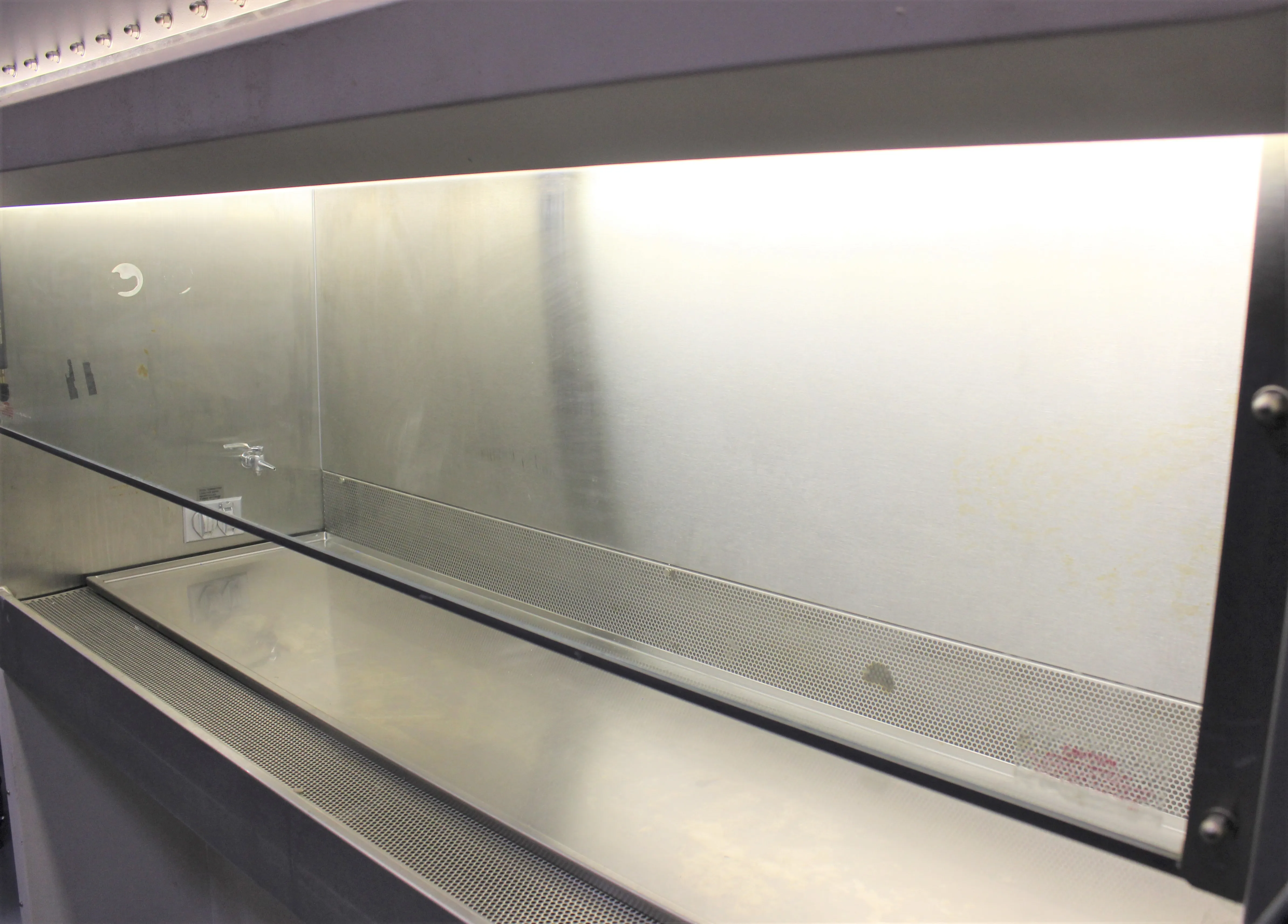 Used NuAire NU-407FM-600 Biosafety Cabinet