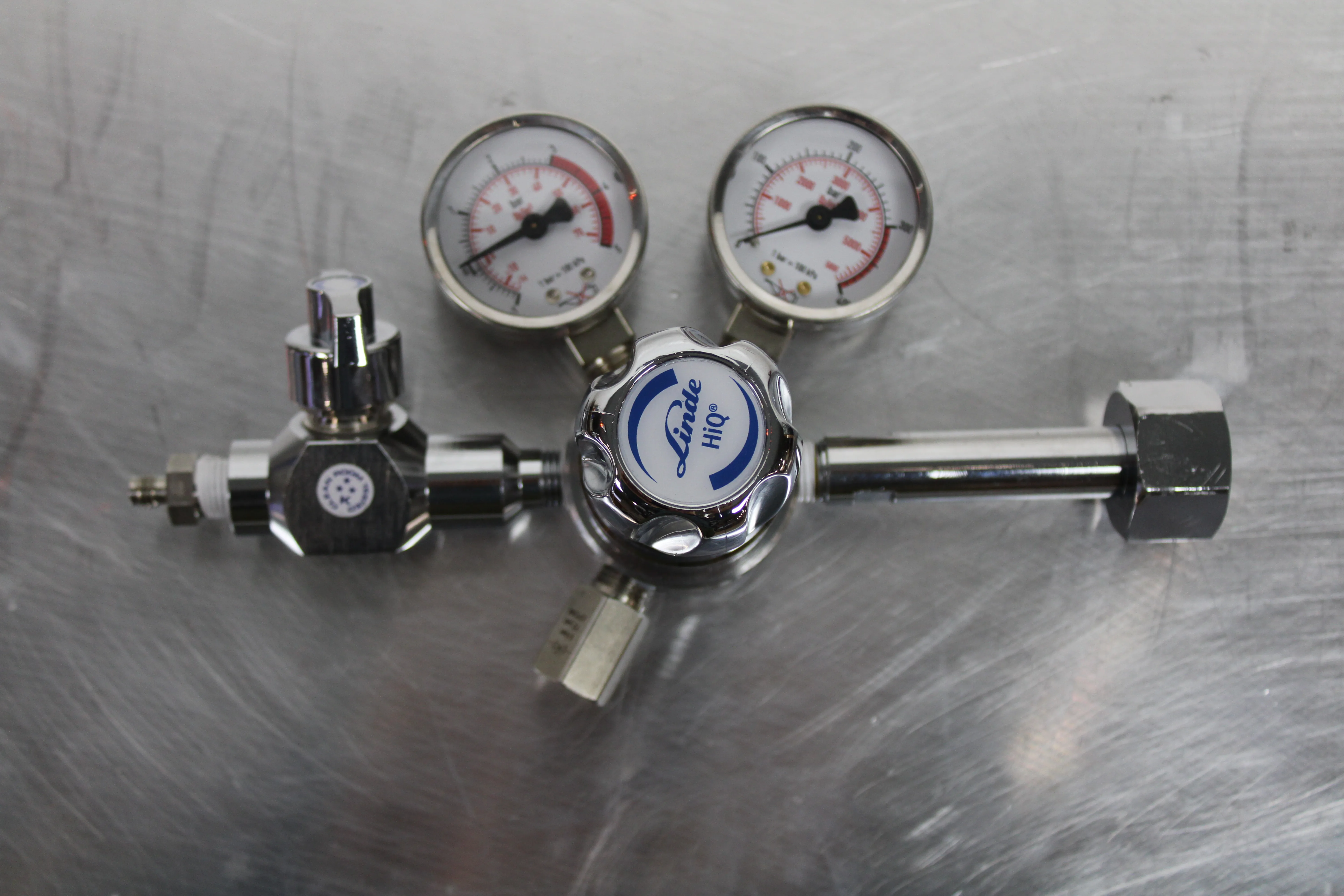 Linde Gas Pressure Regulator REDLINE C 300/1 C300/1 Pharma Lab Equipment with Stainless Steel Body