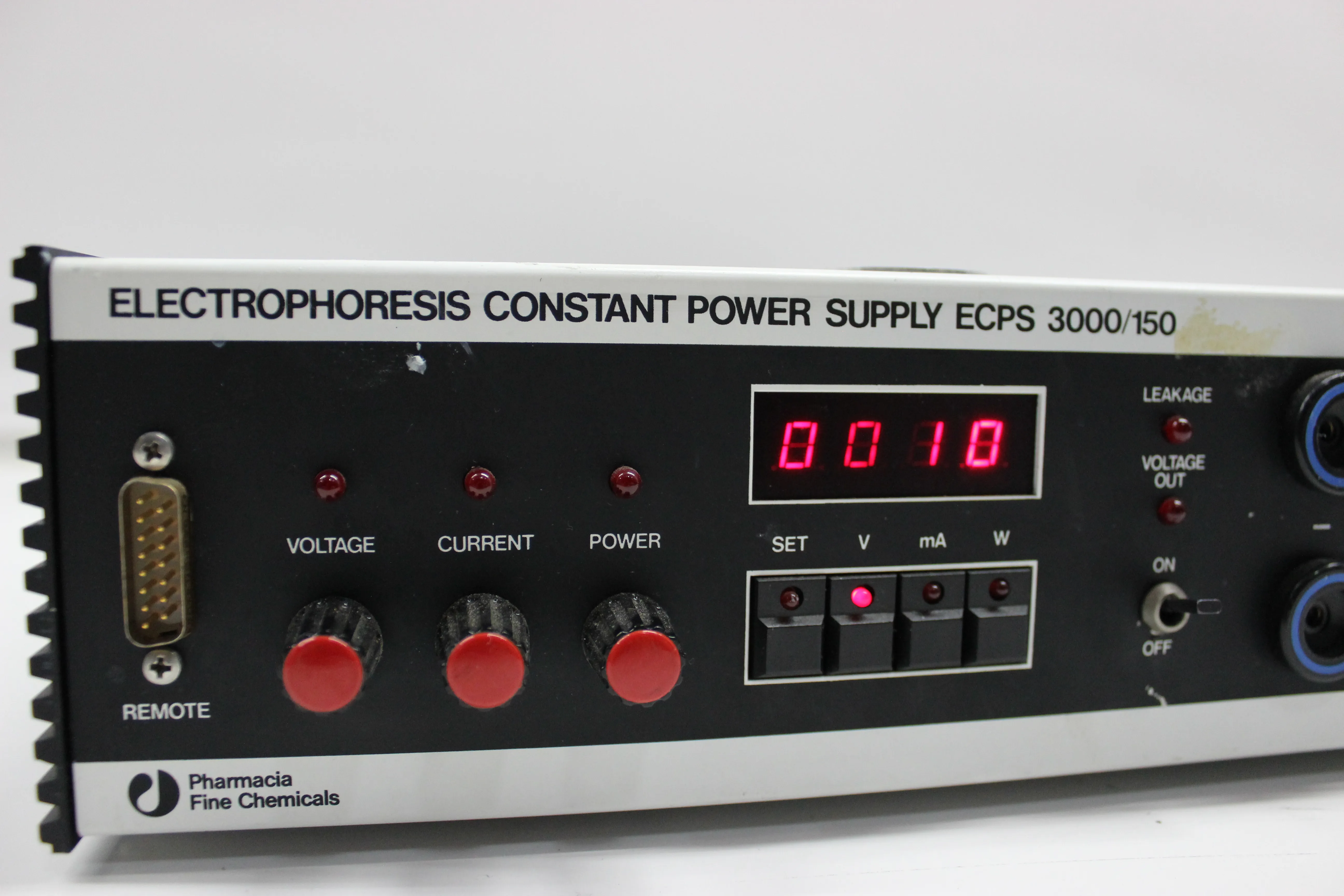 Pharmacia Electrophoresis Constant Power Supply ECPS 3000/150