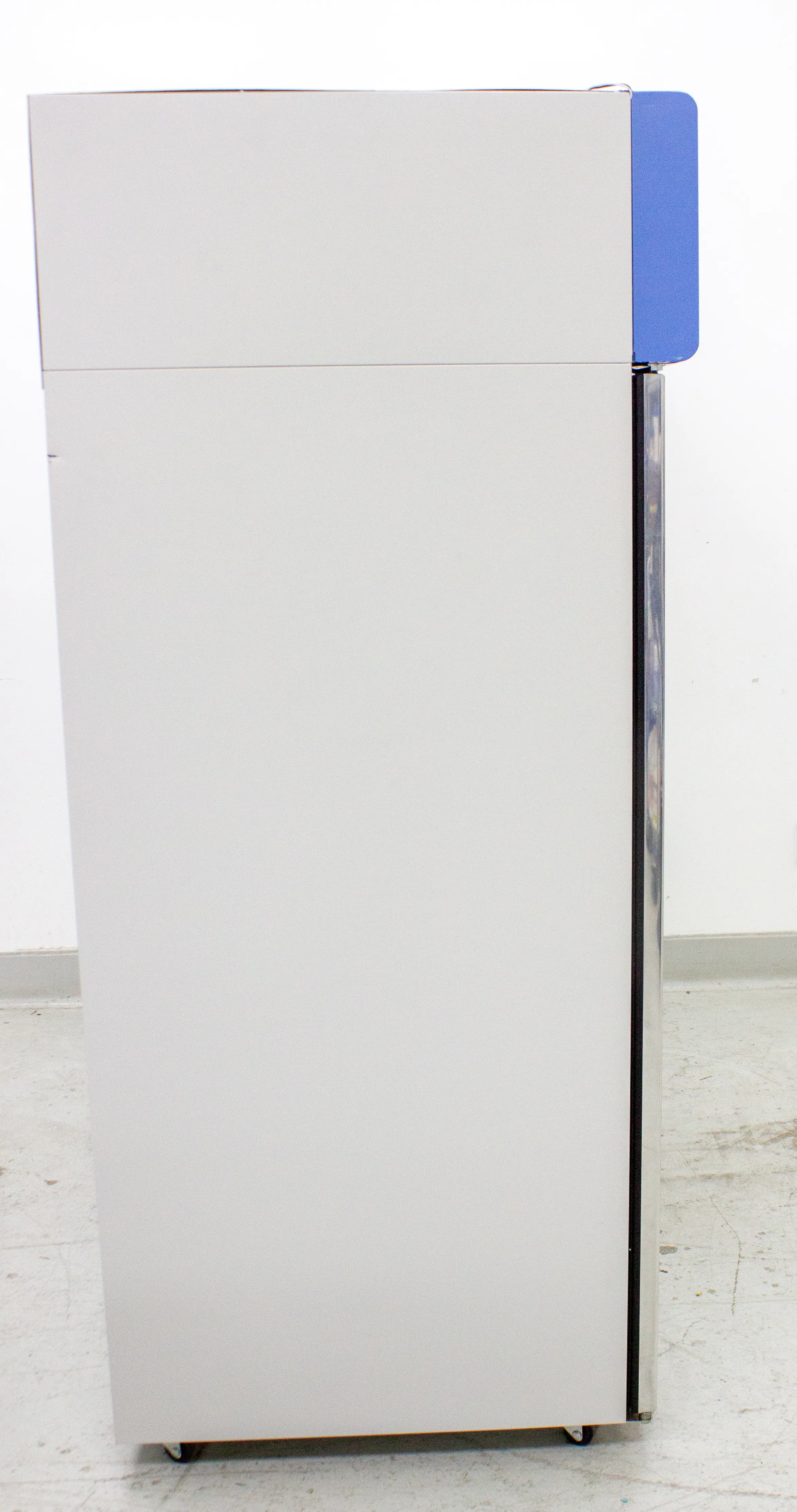 Thermo Revco RGL7504A23 Lab Refrigerator with Triple Glass Door 2231L