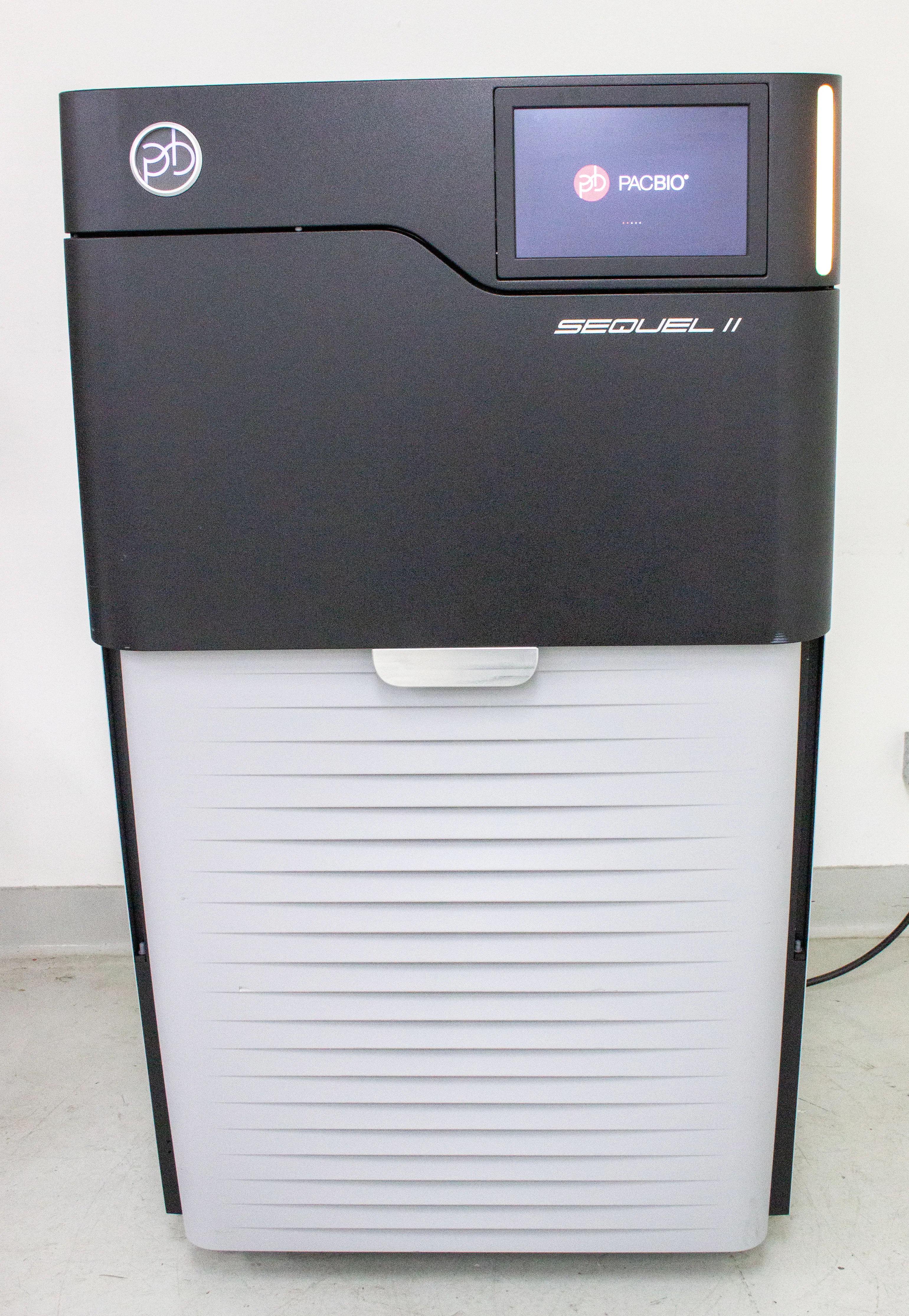 PacBio Sequel II Genome Sequencing System 101-447-000 - DNA Sequencer by Pacific Biosciences (PacBio)