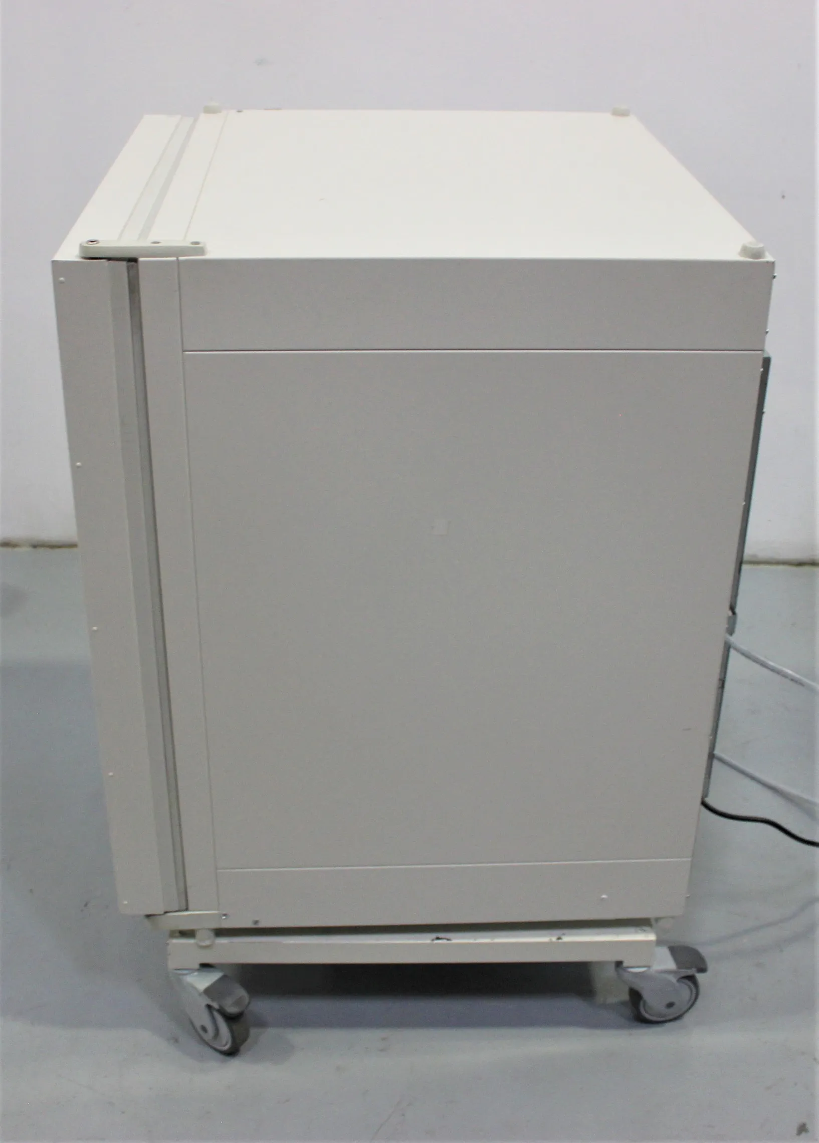 Thermo Scientific Heracell 240i CO2 Incubator - Seller refurbished 30-day warranty