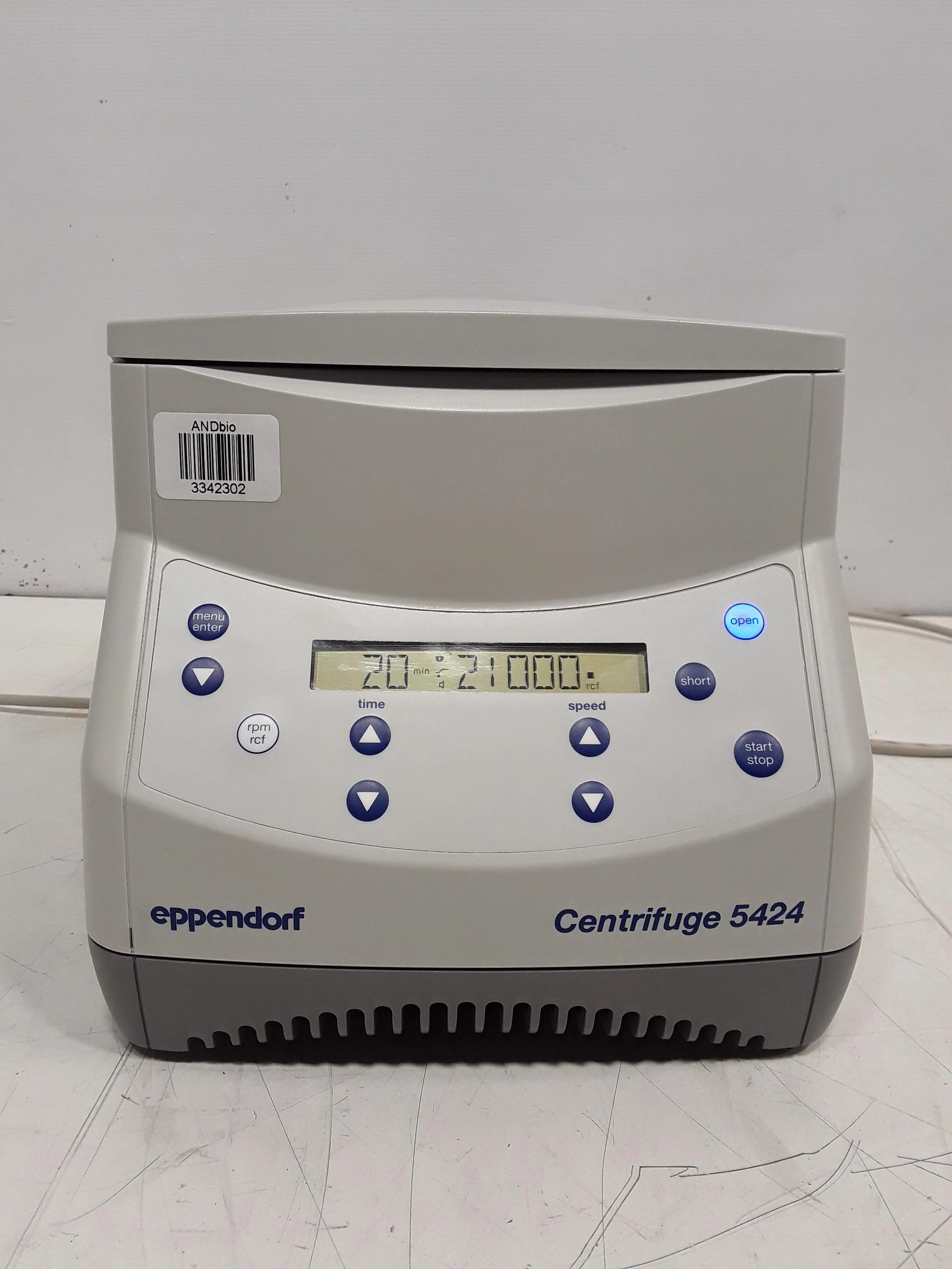 Eppendorf Centrifuge 5424 with Rotor & Lid, 15,000 RPM 24x1.5/2.0ML