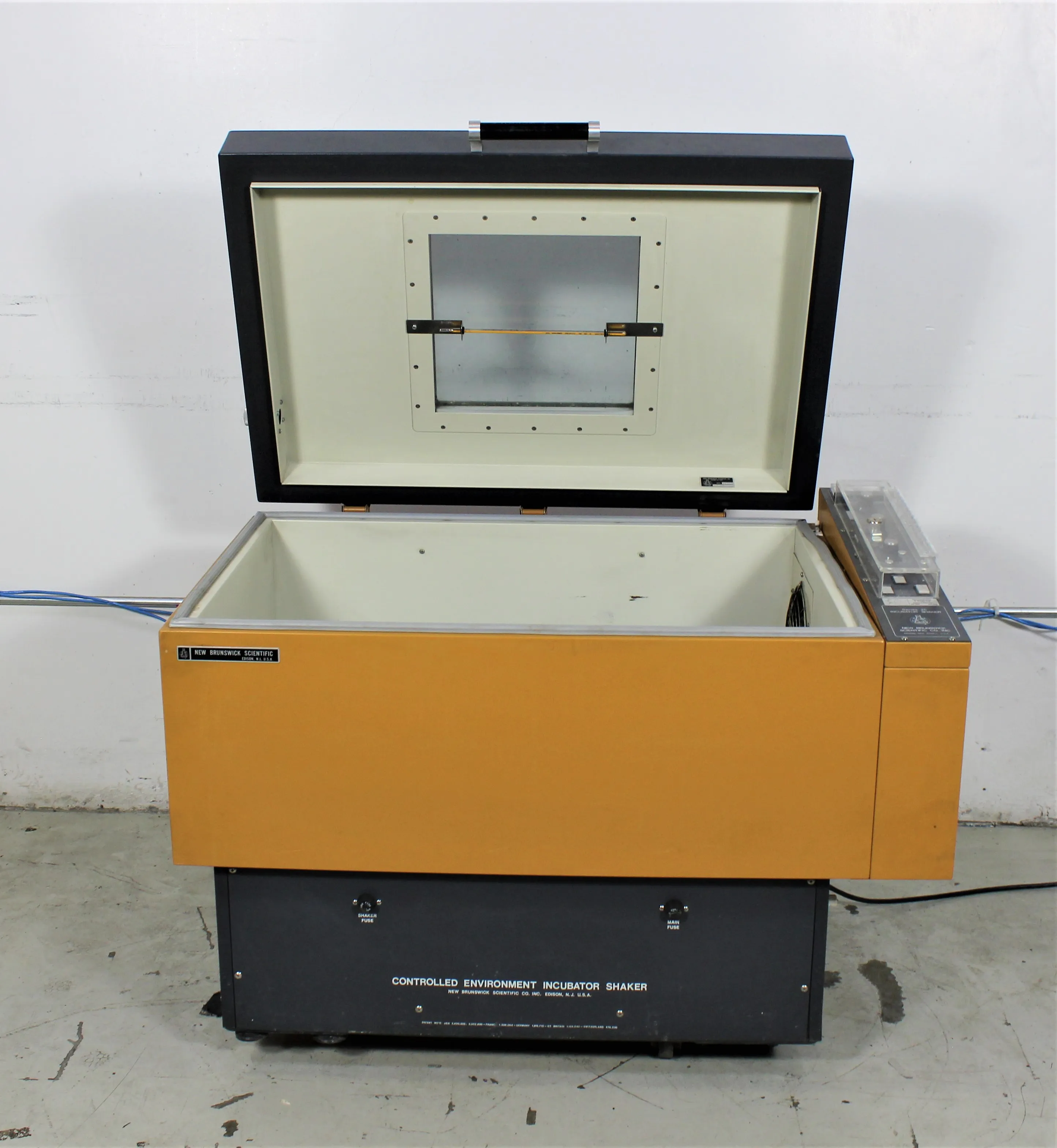 Brunswick G-25 Laboratory Incubator Shaker