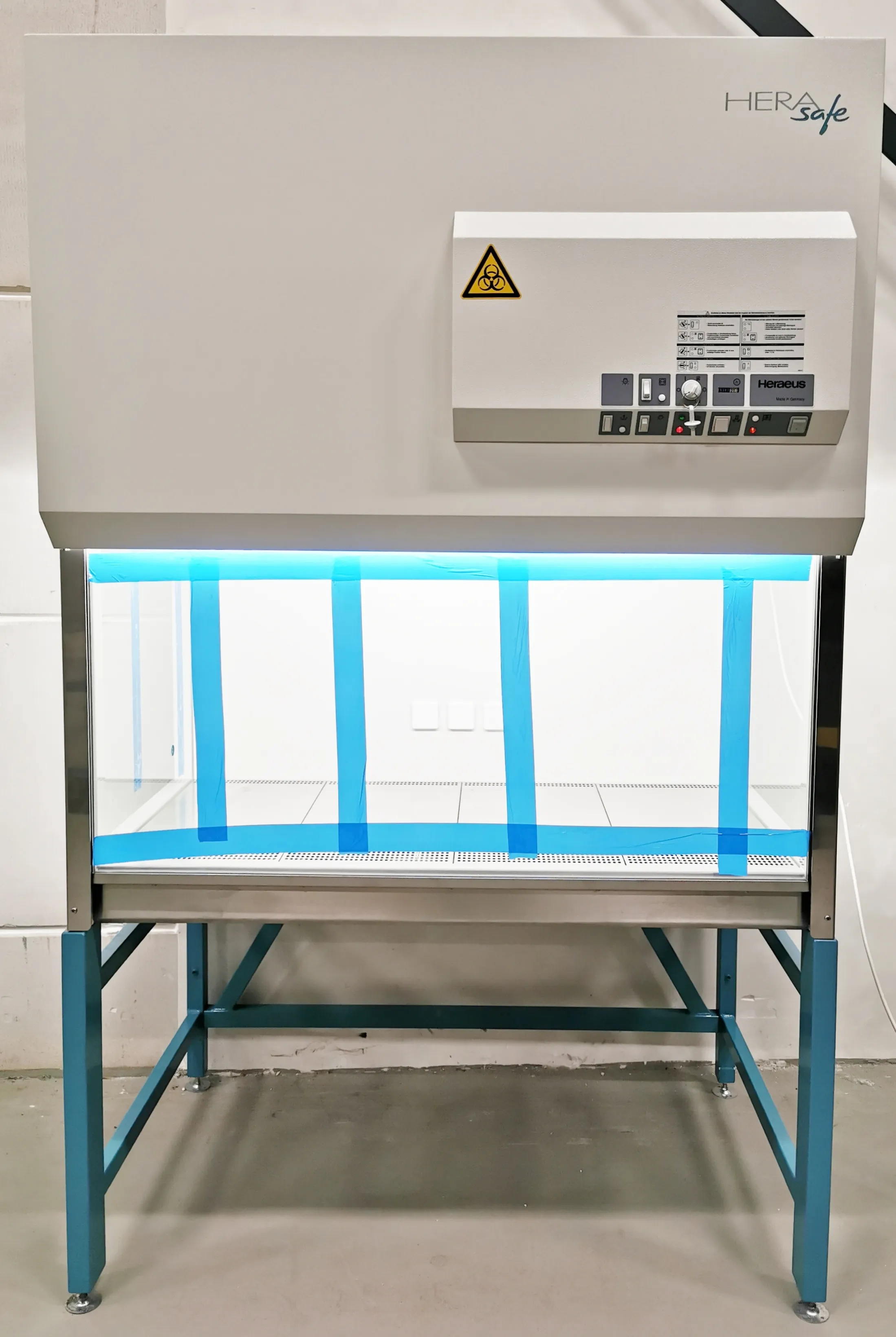 Used Kendro HeraSafe HS12 Biosafety Cabinet Class 1 - KENDRO / HERAEUS Herasafe HS12 - Safety Cabinet