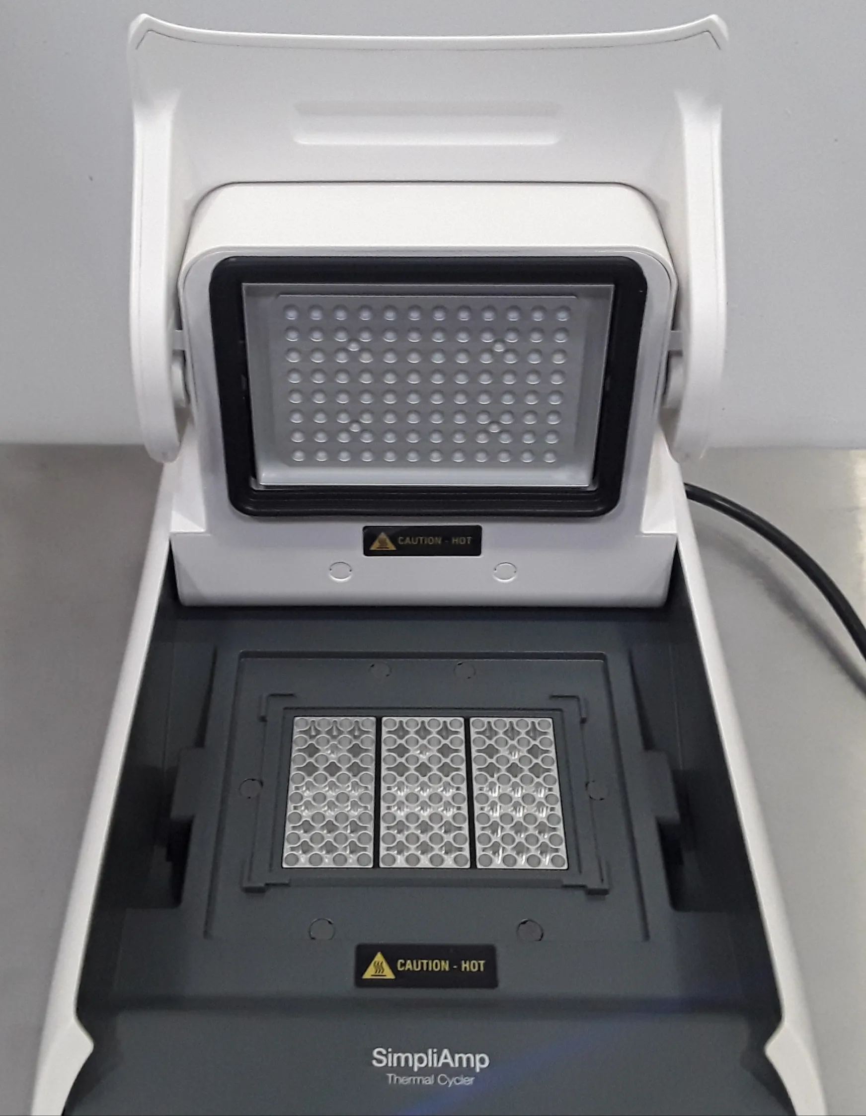 Applied Biosystems SimpliAmp Thermal Cycler A24812