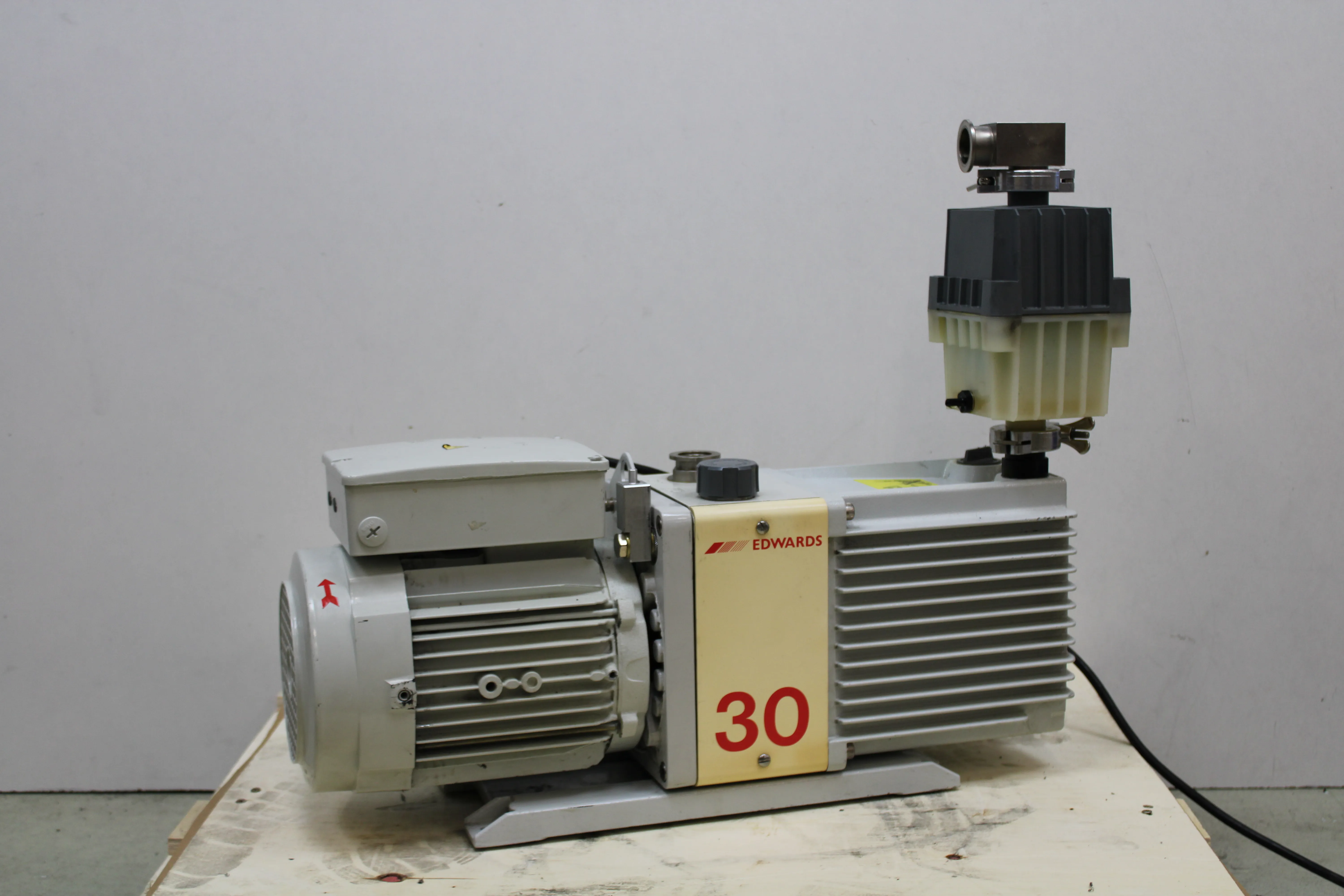 EDWARDS E2M30 Rotary Vane Vacuum Pump