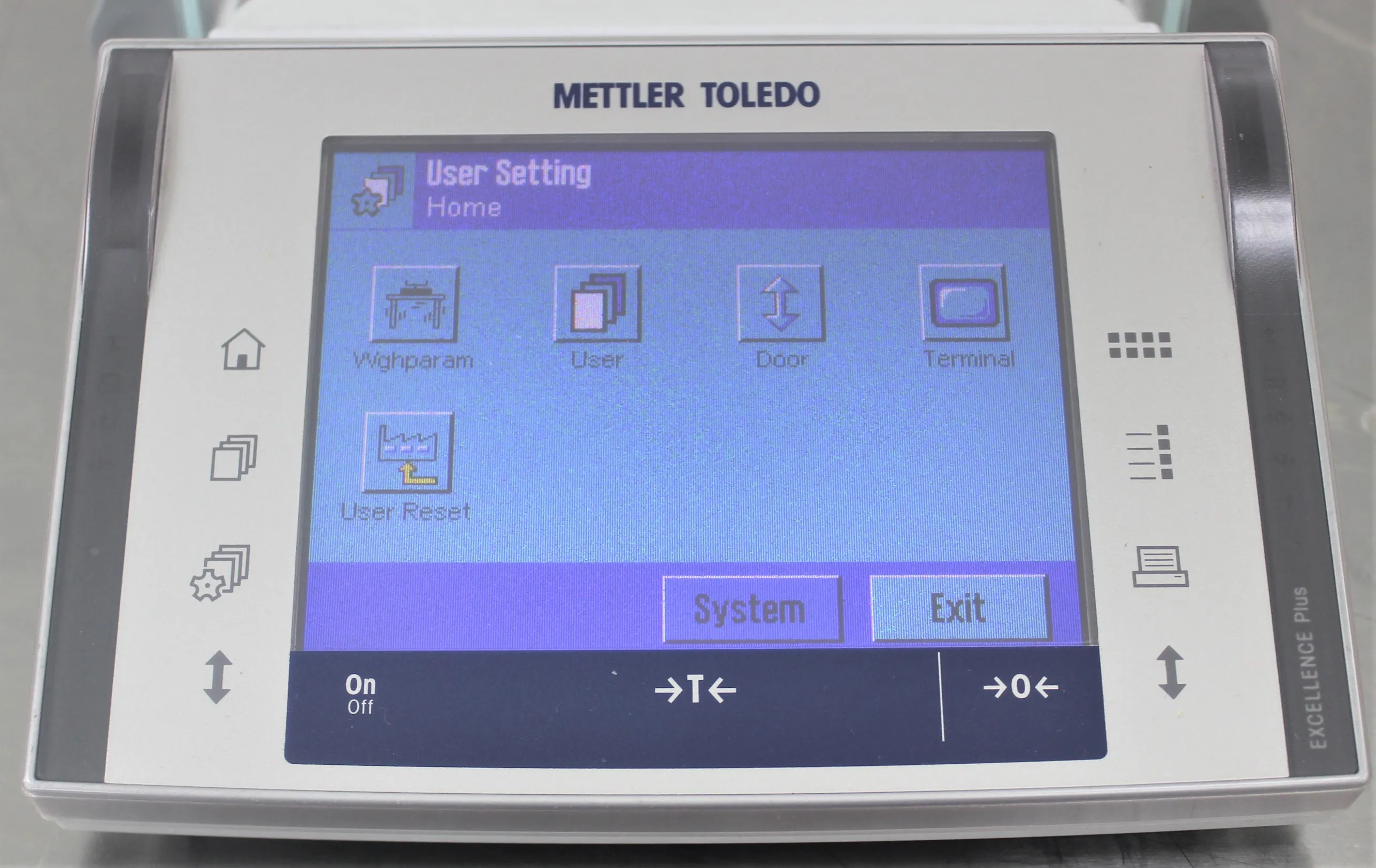 Mettler-Toledo XP105DR Analytical Balance Scale