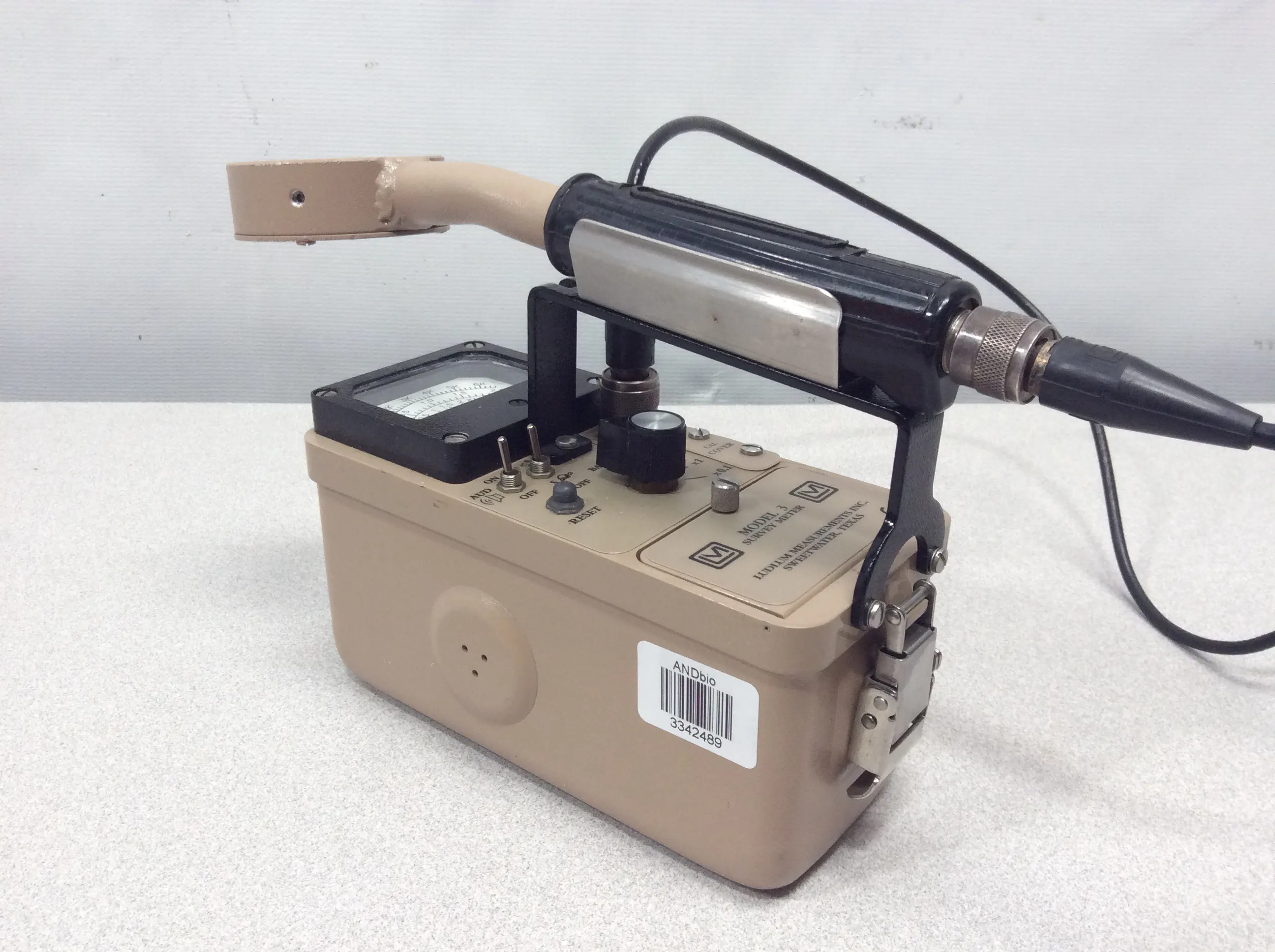 Ludlum 3 Radiation Survey Meter W/ 44-9 GM Pancake Probe