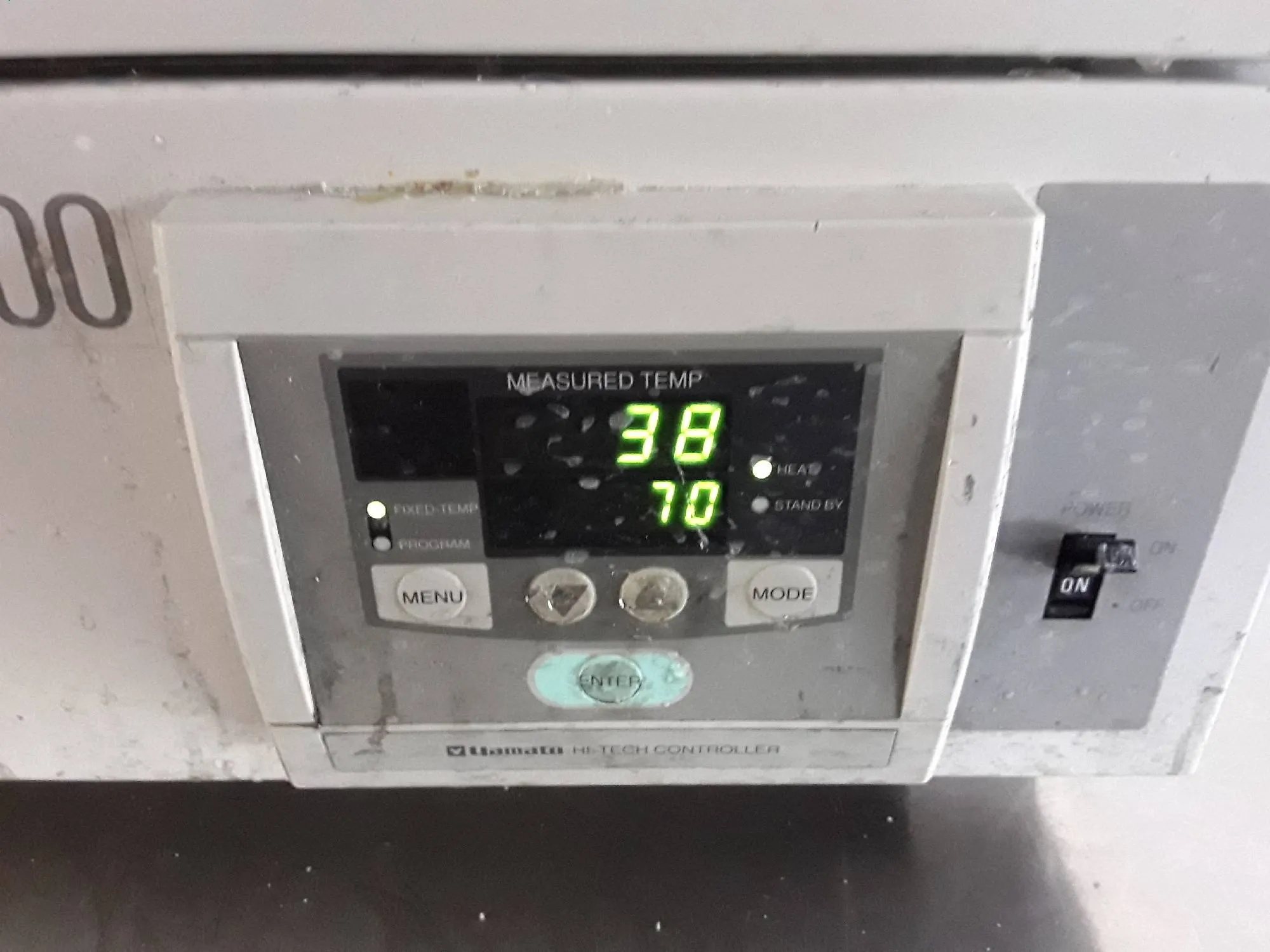 YAMATO DKN 400 Constant Temperature Oven Class 3 - Service Used