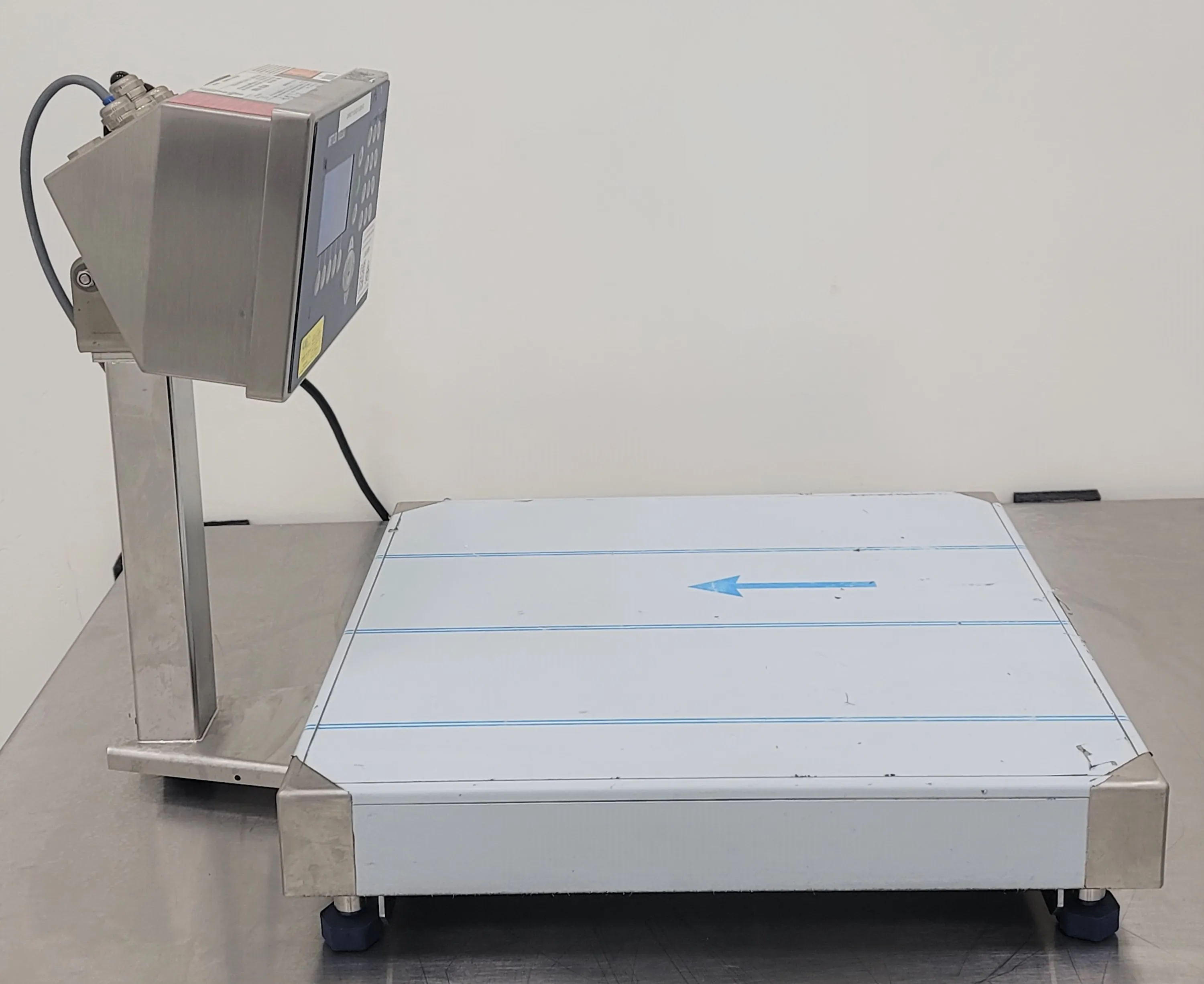 Mettler-Toledo IND560 Bench Scale / Floor Scale with Stainless Steel Construction