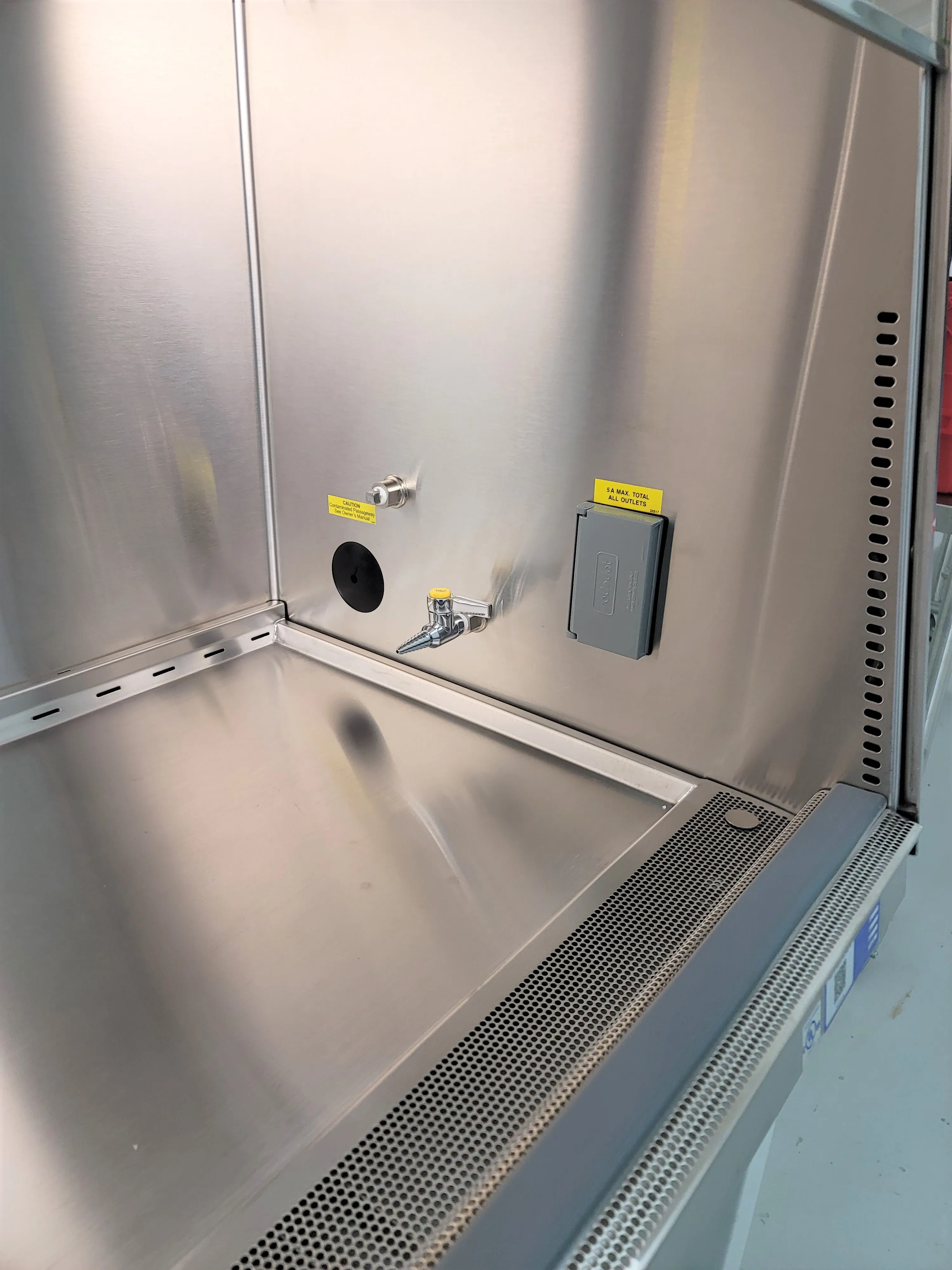 Baker SterliGARD SG604 Class 1 Biological Safety Cabinet