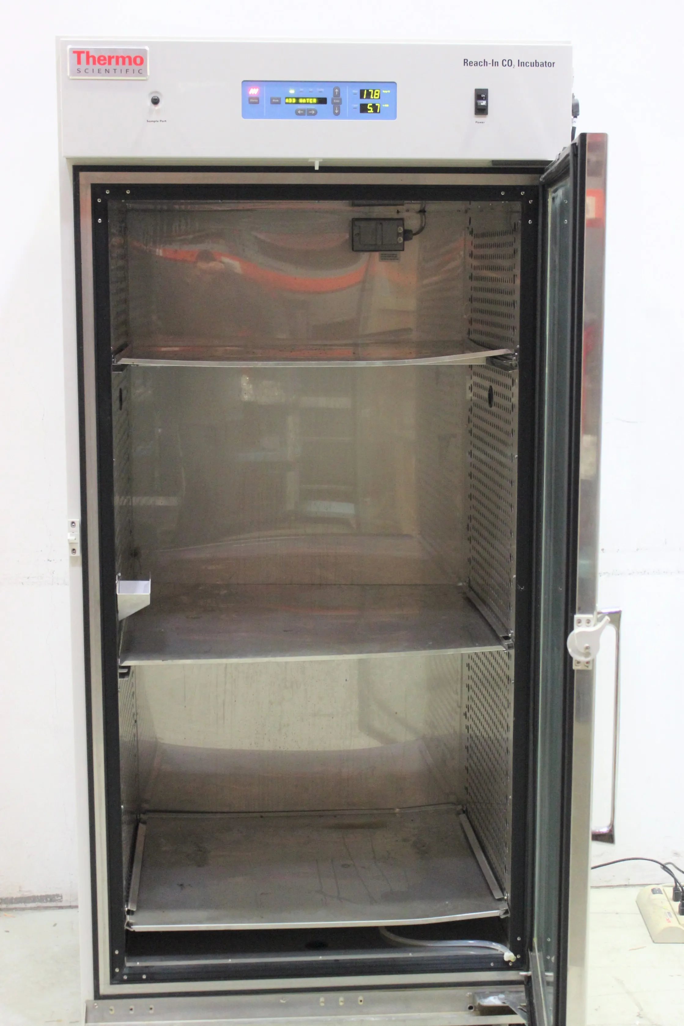 Thermo Scientific Large-Capacity Reach-In CO2 Incubator 3950