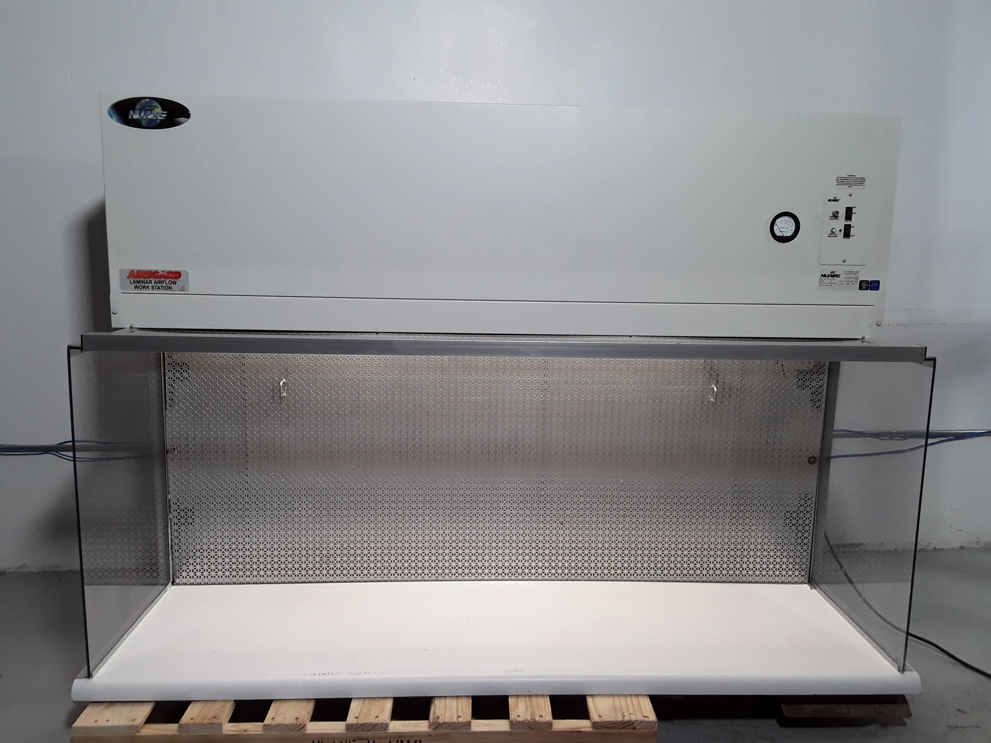 NuAire AireGard Laminar Airflow NU-201-630 Clean Hood / Laminar Flow Hood