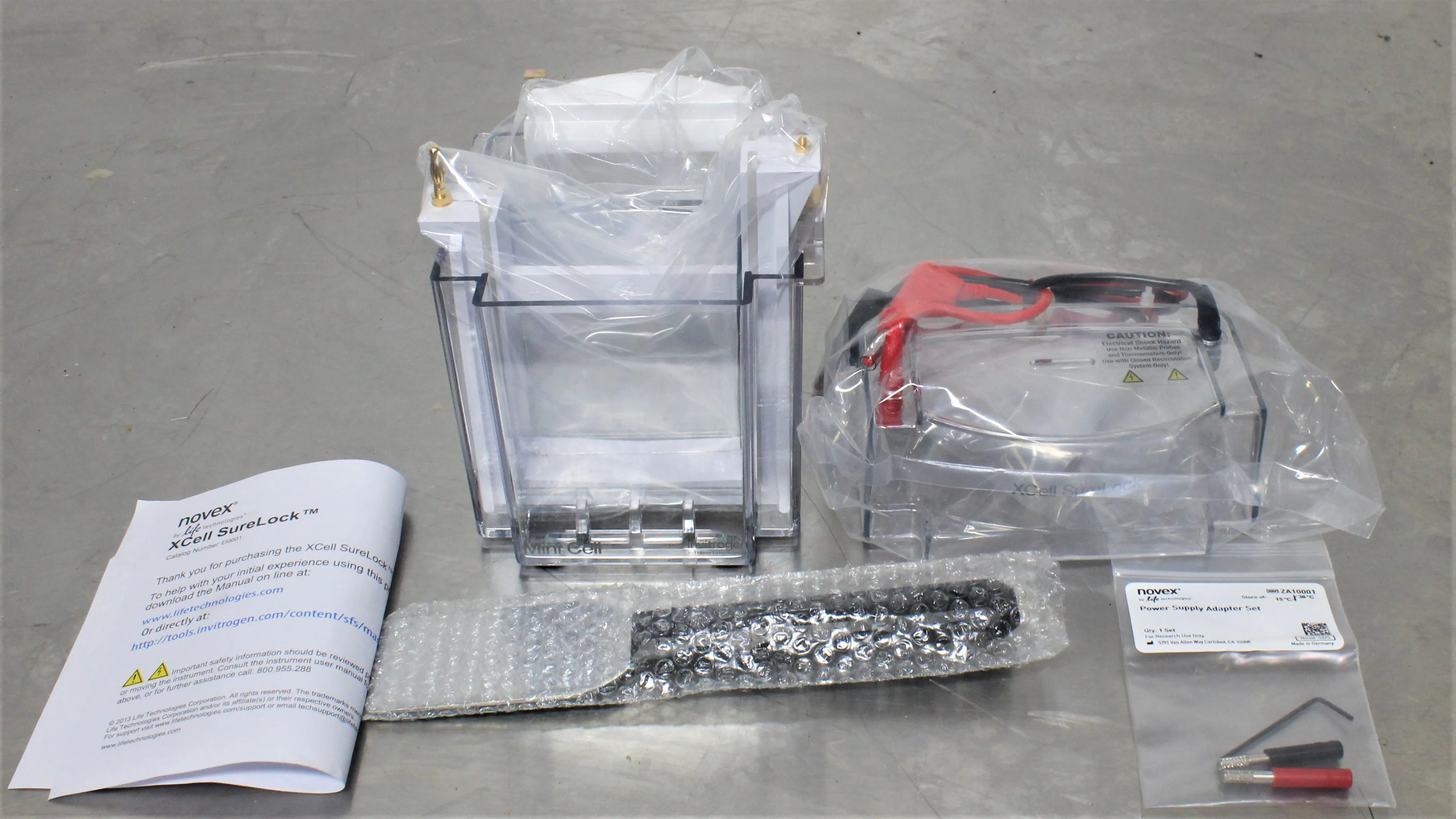 Invitrogen XCell SureLock Mini-Cell Protein Gel Electrophoresis System EI0001