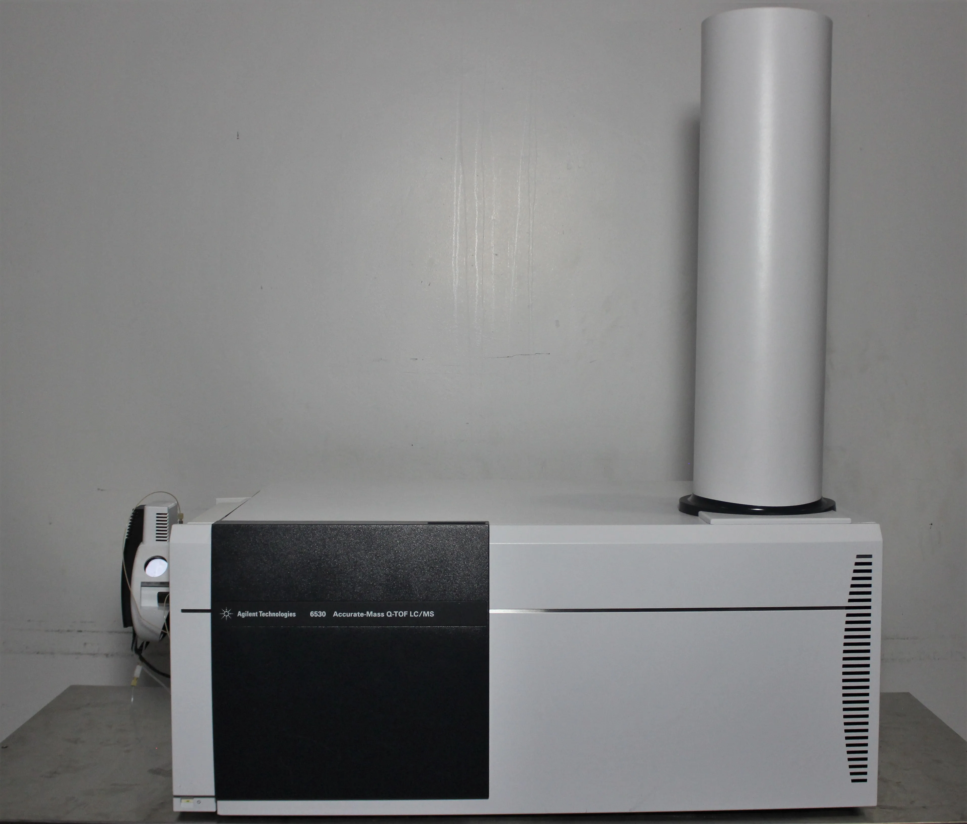 Agilent 6530 Q-TOF Mass Spectrometer Accurate-Mass Q-TOF Class 3 - Service Used 240V 50Hz/60Hz AS-IS