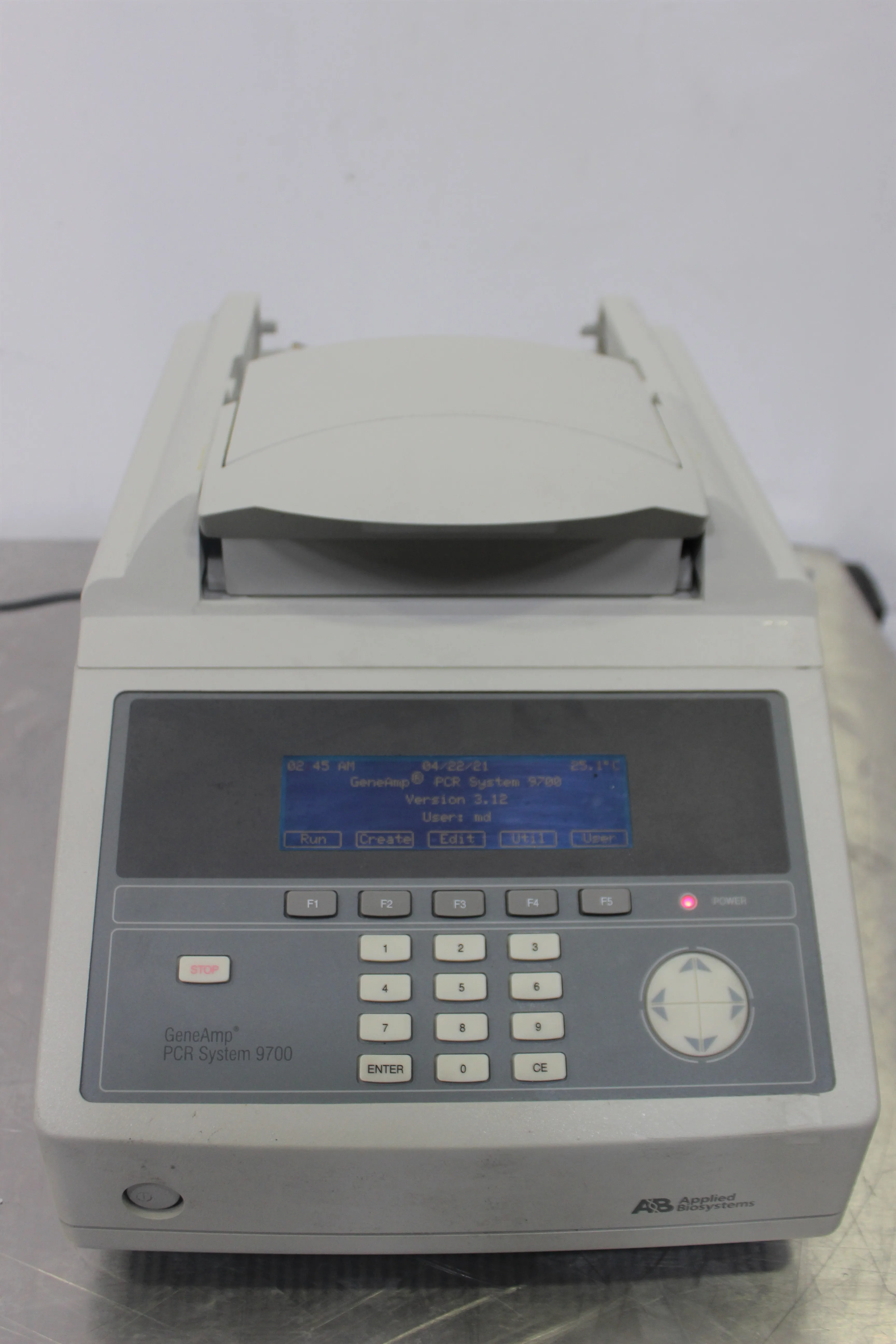 Used Applied Biosystems 9700 PCR Thermal Cycler N8050200R 120V/220V 50Hz/60Hz