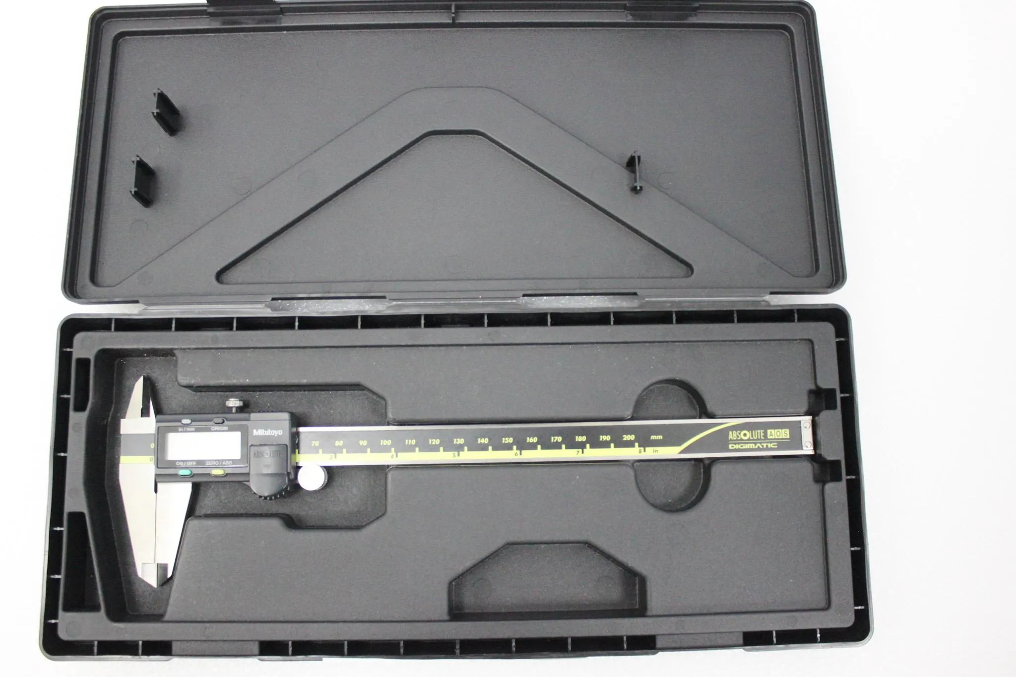 Mitutoyo ABSOLUTE digital caliper 500-152-30 with LCD Display