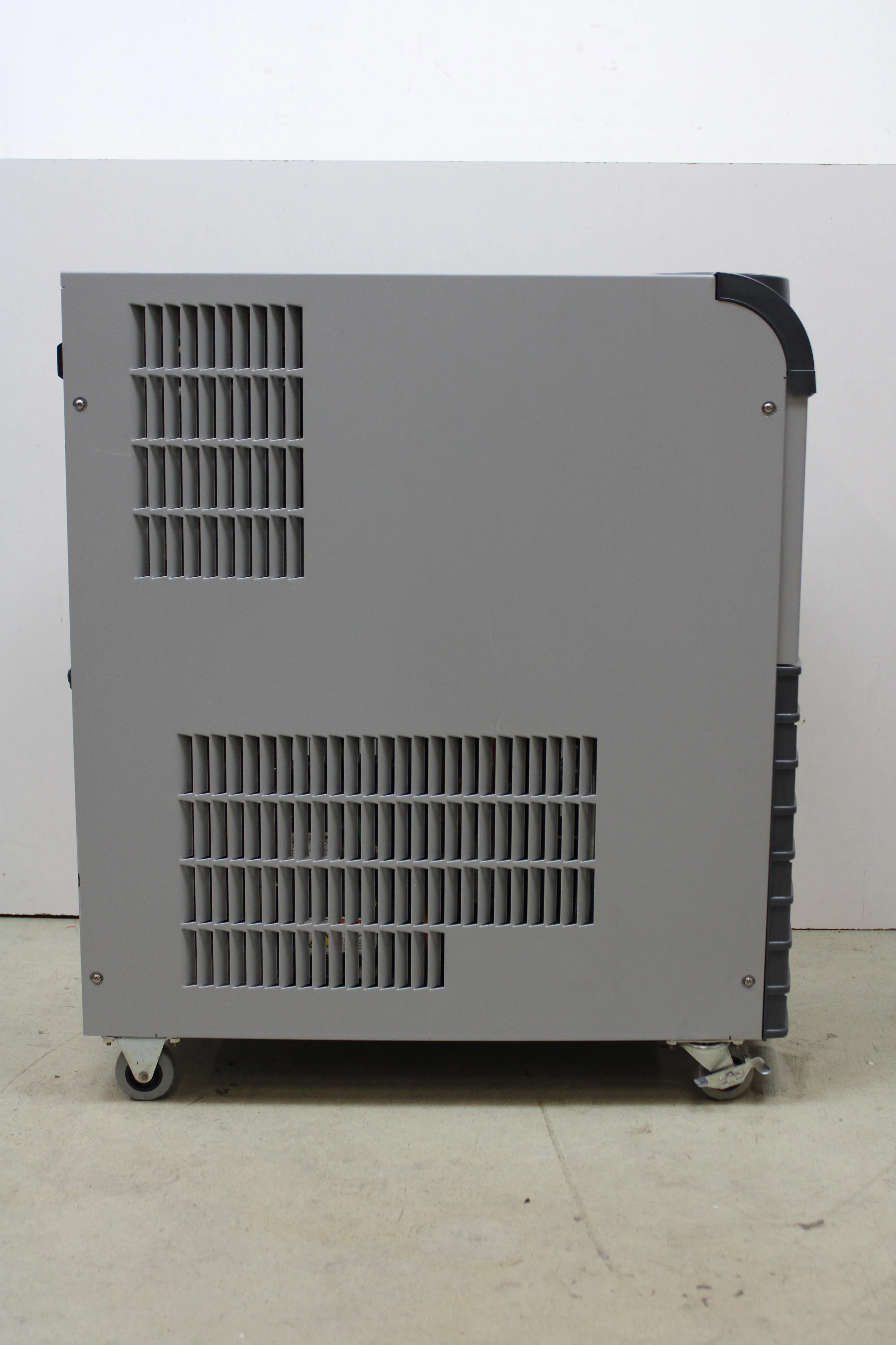 ThermoFlex Recirculating Chiller TF900 by Thermo Scientific - Used Laboratory Equipment