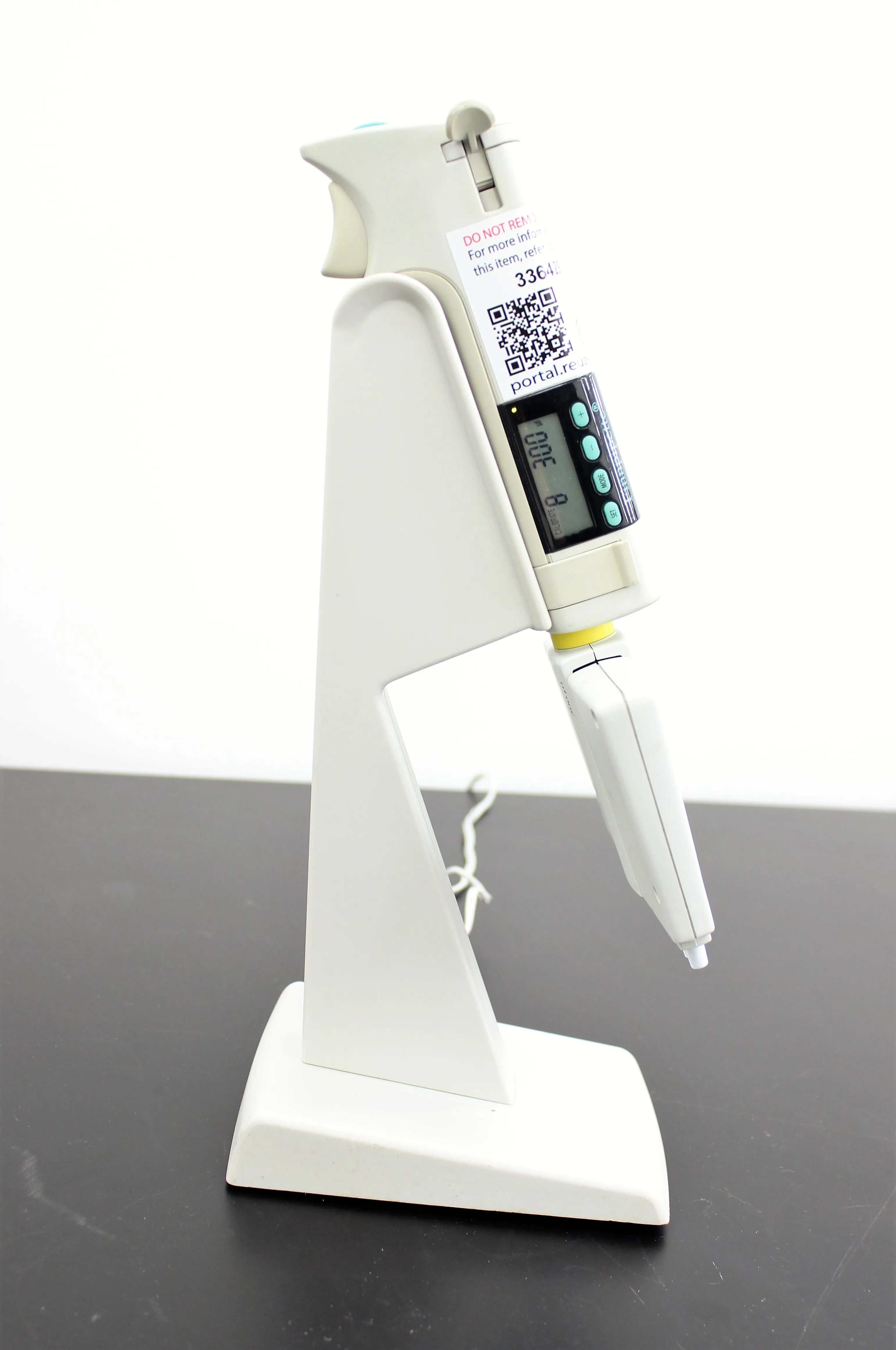 Thermo Labsystems Finnpipette BioControl 12 Channel Digital Multichannel Pipette 300 uL with Recharging Stand