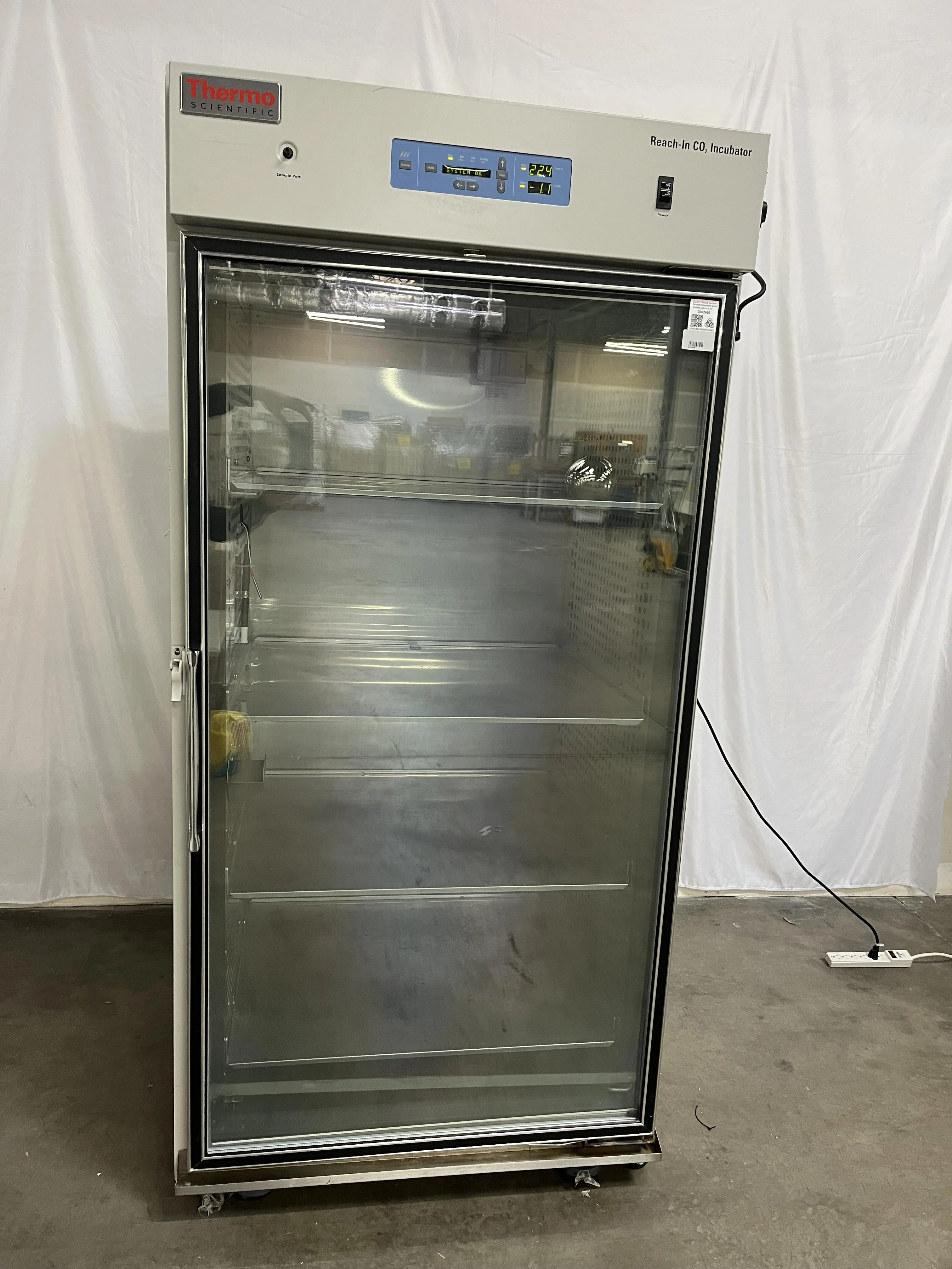 Thermo Scientific Large-Capacity Reach-In CO2 Incubator, 821 L, Polished Stainless-Steel Model 3950