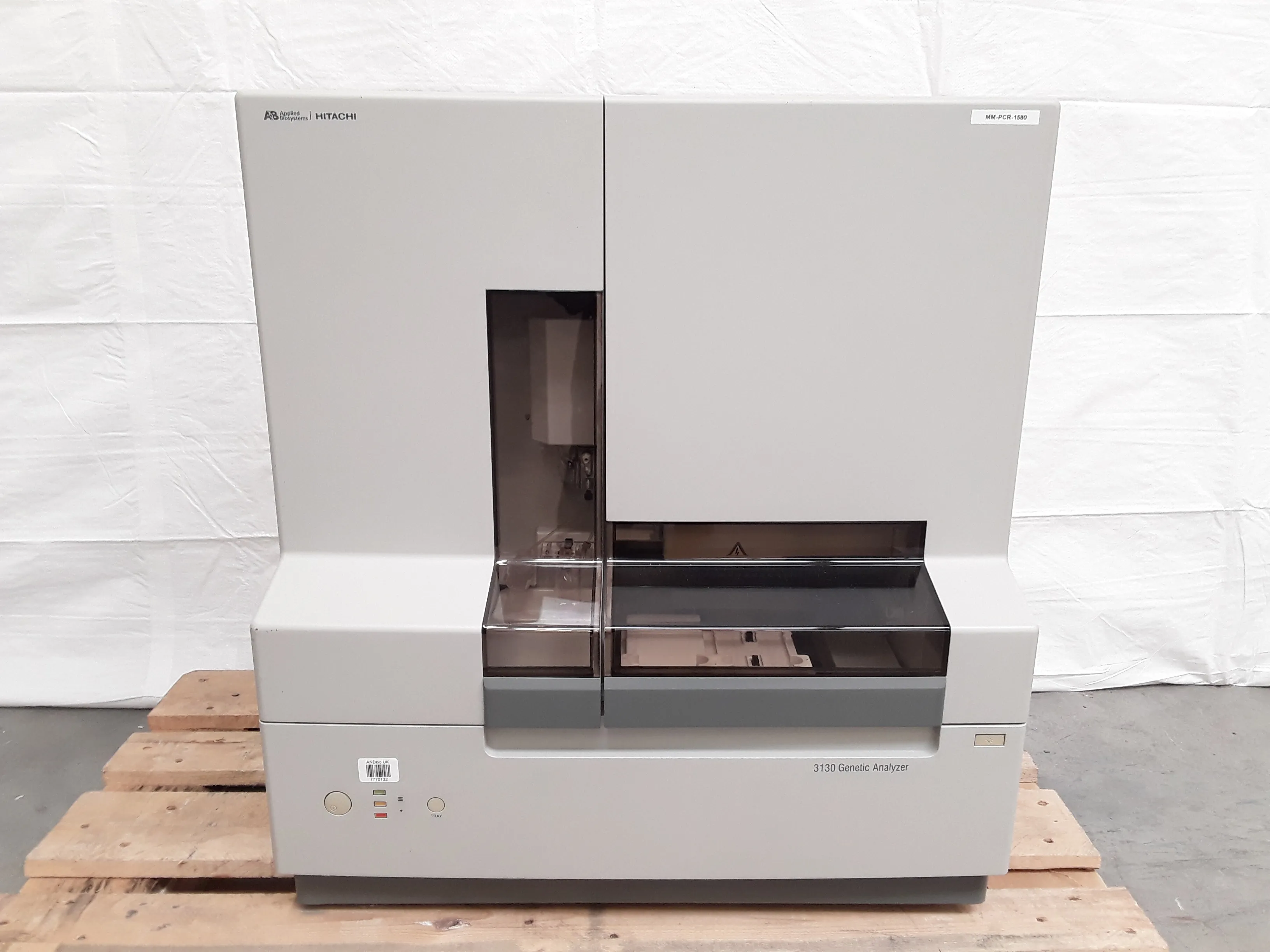 Applied Biosystems / Hitachi 3130 Genetic Analyzer