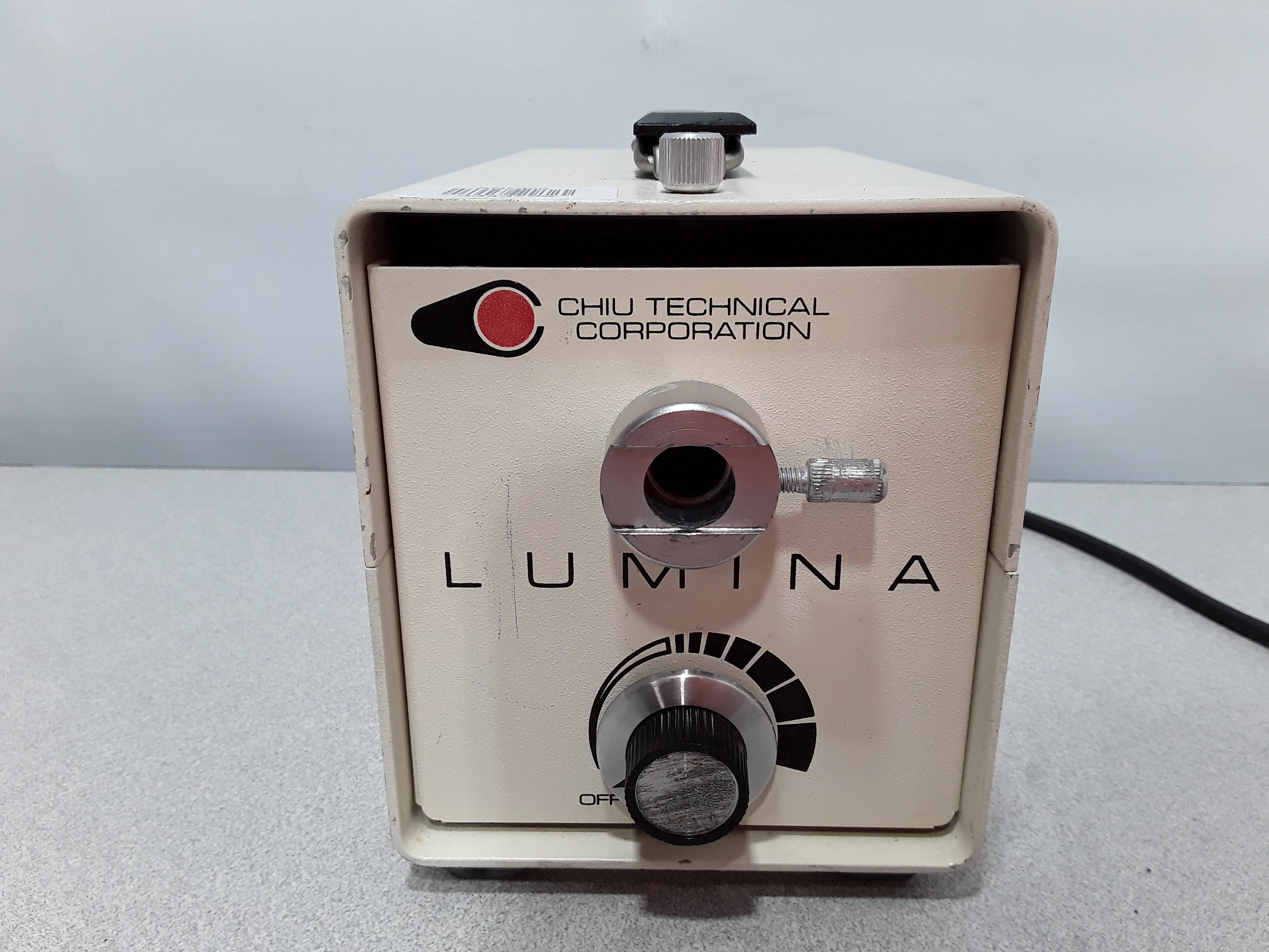 Chiu Technical Lumina FO-150 150W Fiber Optic Illuminator for Laboratory Use