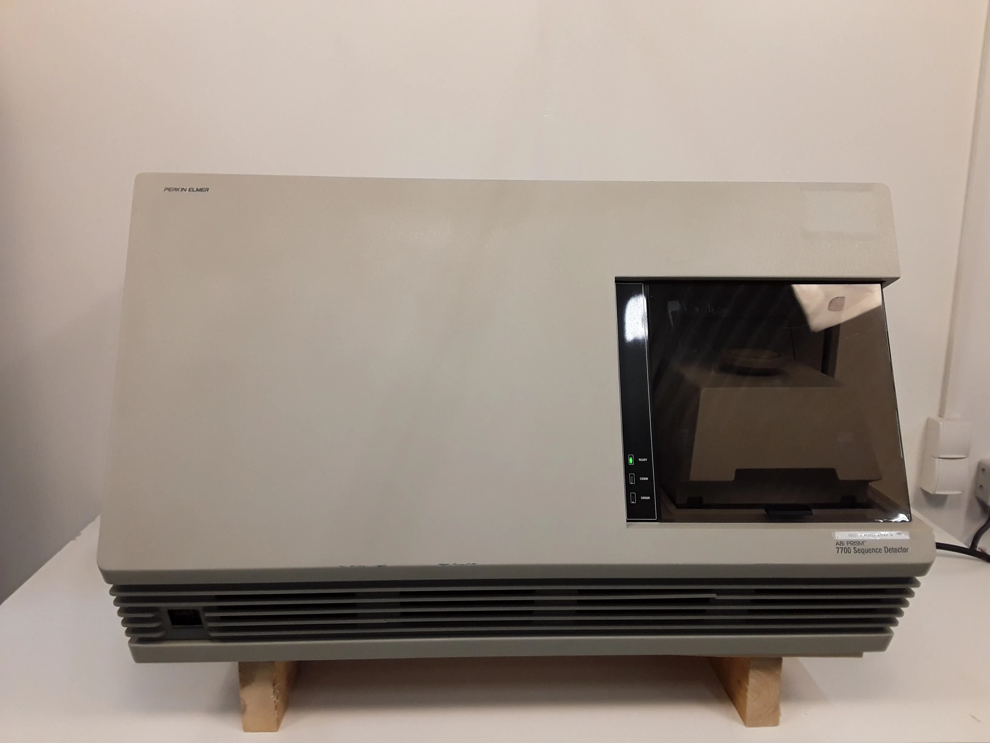 Applied Biosystems 7700 Sequence detector