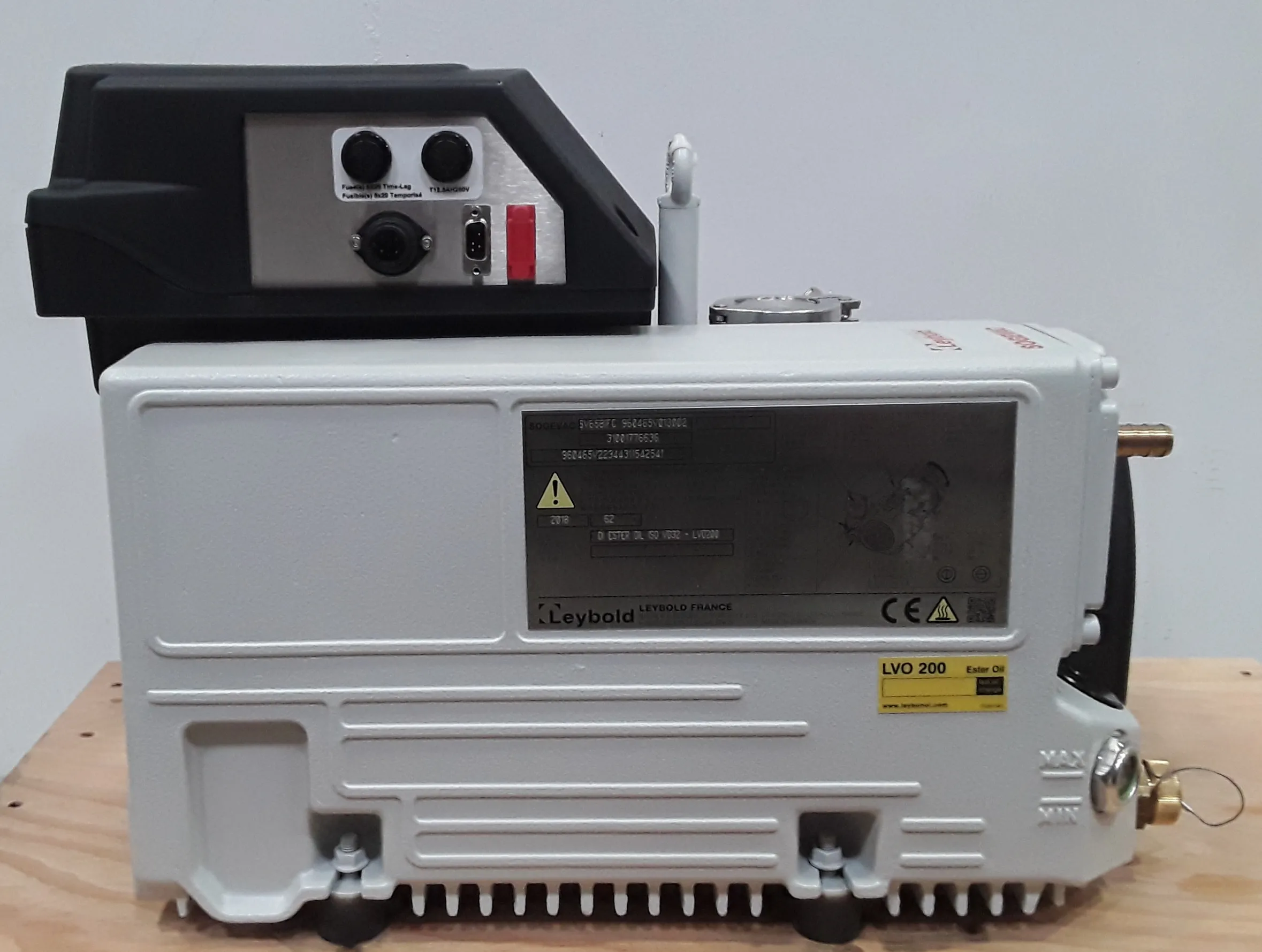 Leybold Sogevac SV65 BI FC Vacuum Pump. 120V/220V, 50Hz/60Hz. Used, Fully Working.