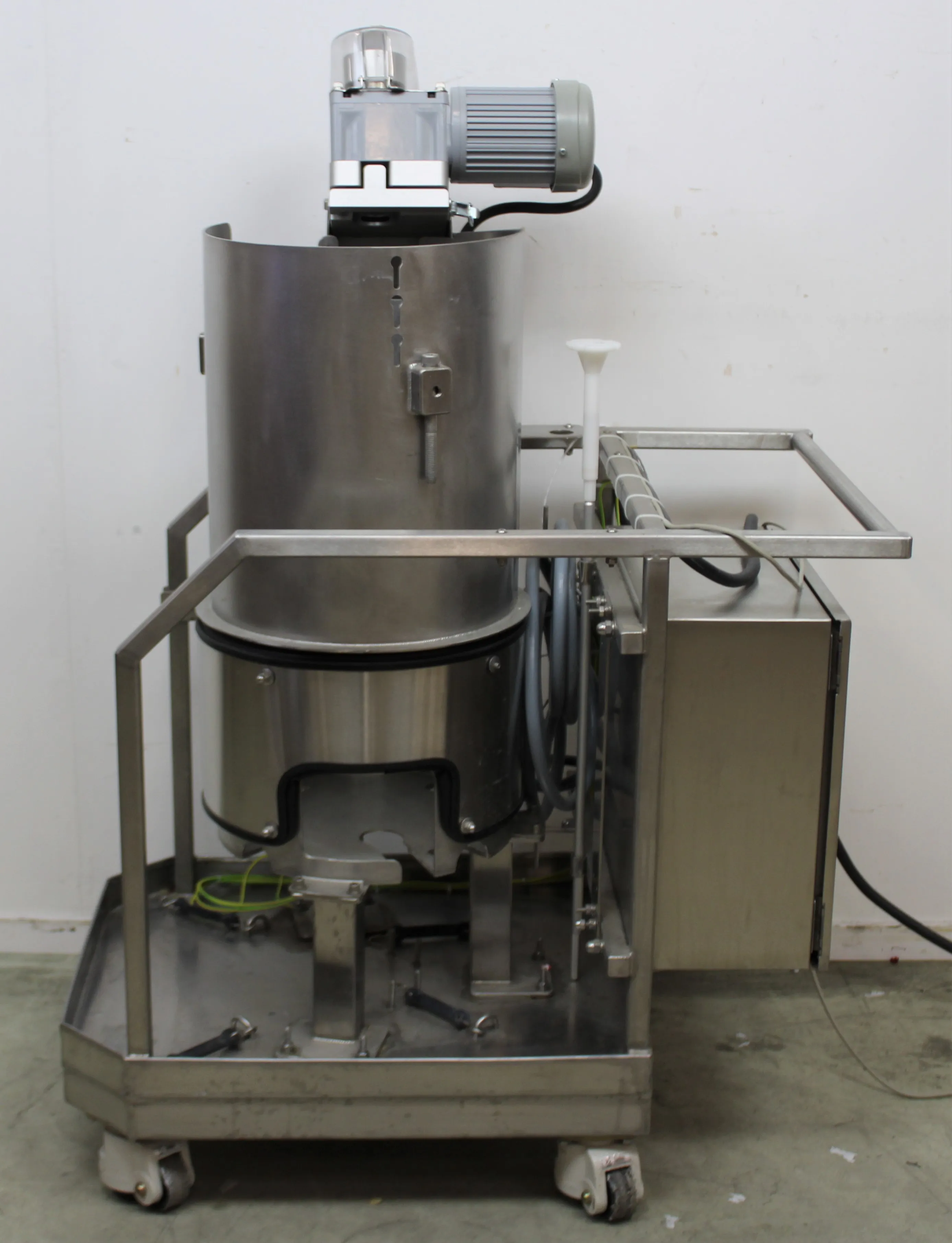 HyClone SV50171.02 50L Single-Use Bioreactor with MotorMixer GTR Phase 1/4HP Motor on Rolling Cart