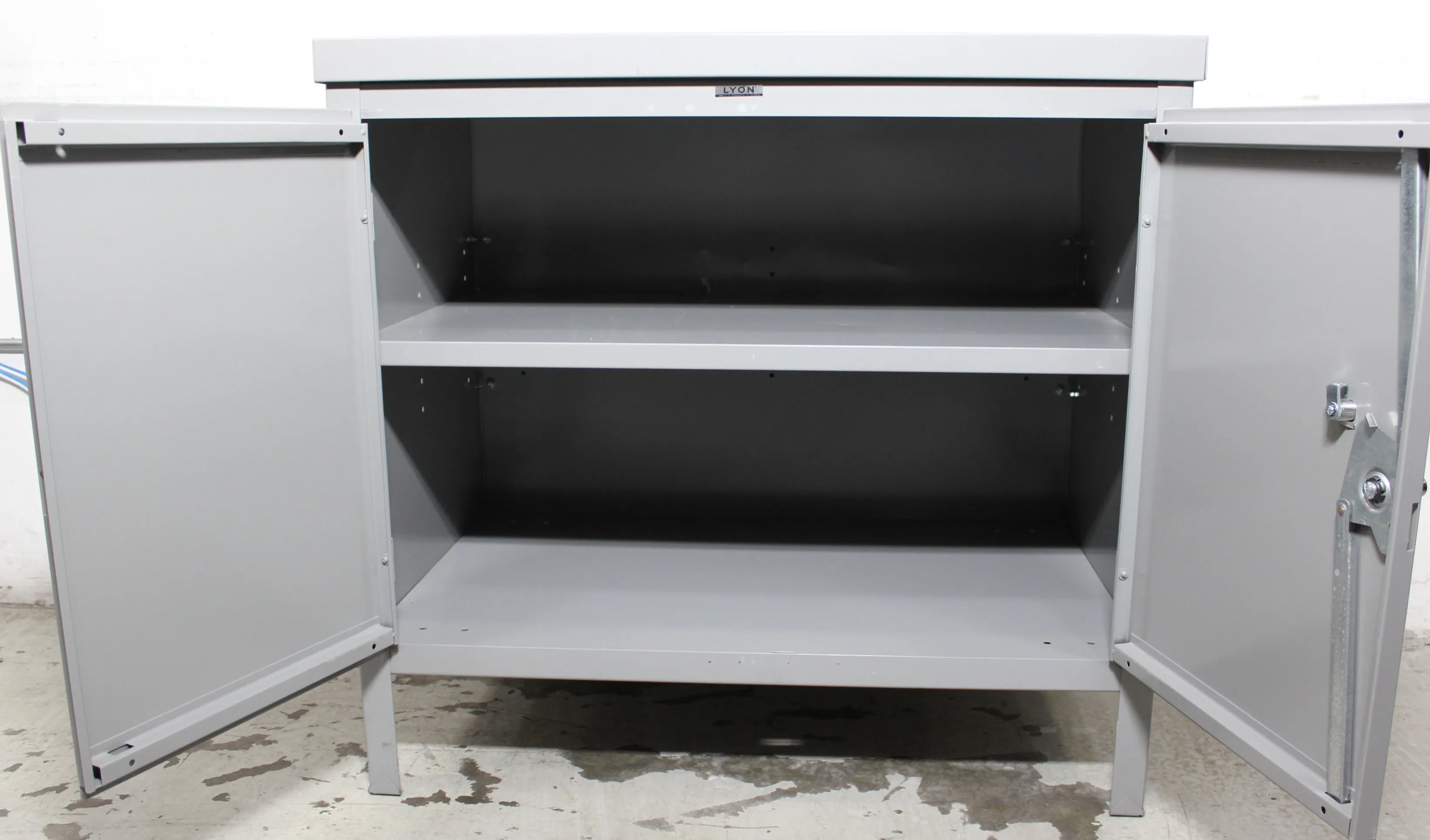 Lyon Cabinet Workbench - Used Laboratory Equipment