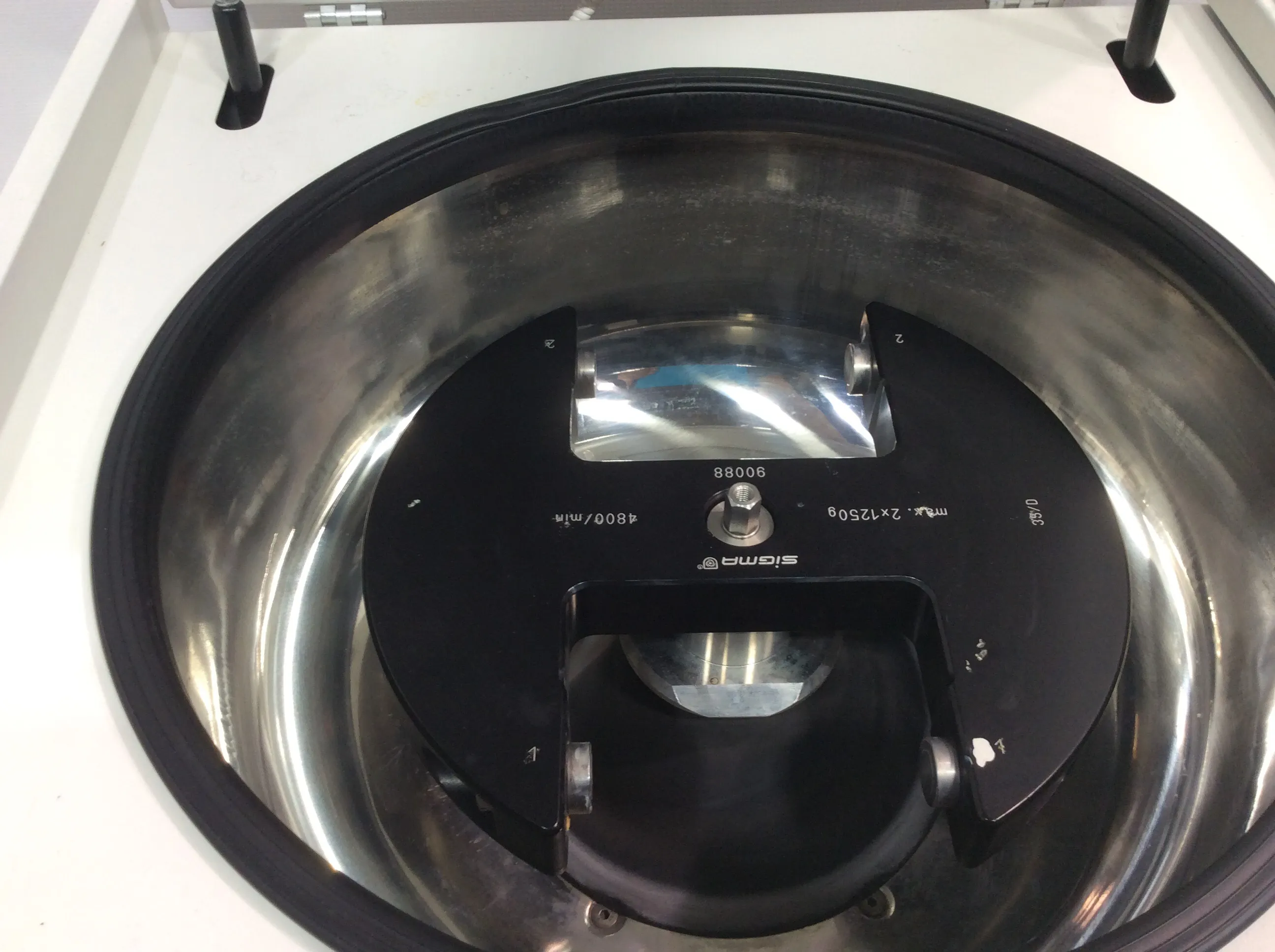 Sigma 6K15 Robot Benchtop Centrifuge