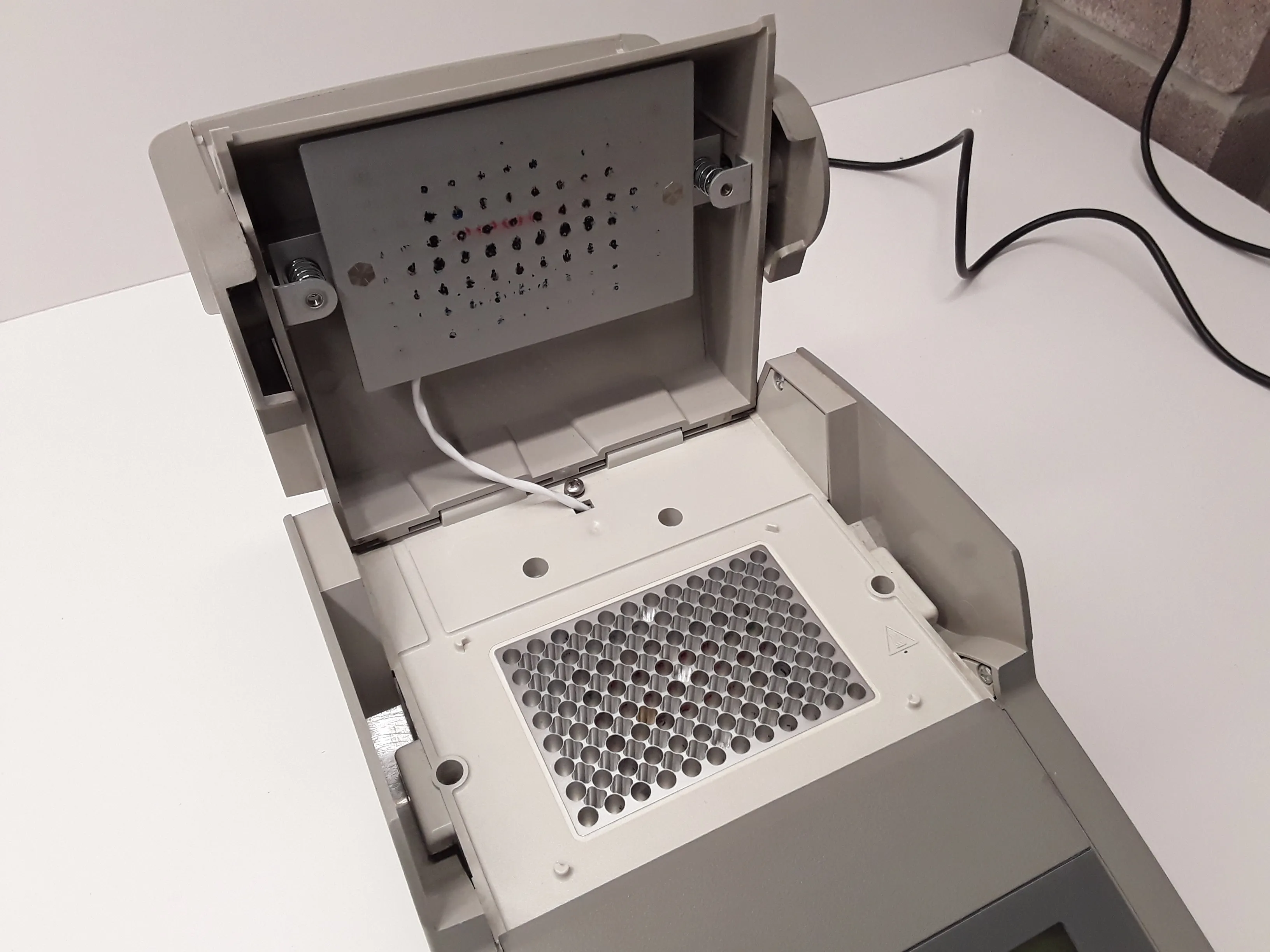 Bioanalytical Systems Thermal Cycler PCR Thermal Cycler GeneAmp PCR System 9700 Compact 2720