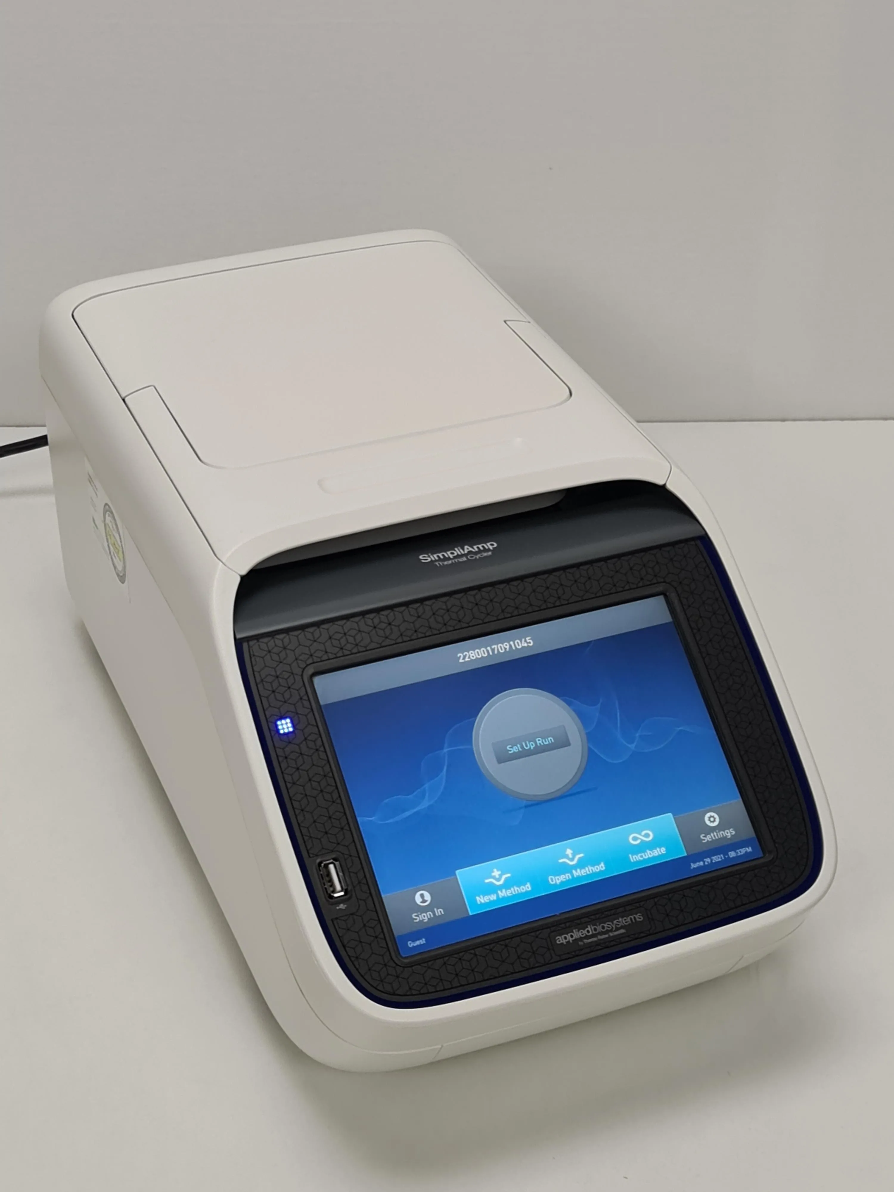 Thermo Scientific Appleid Biosystem SimpliAmp Thermal Cycler PCR 96-well 3 zones VeriFlex System