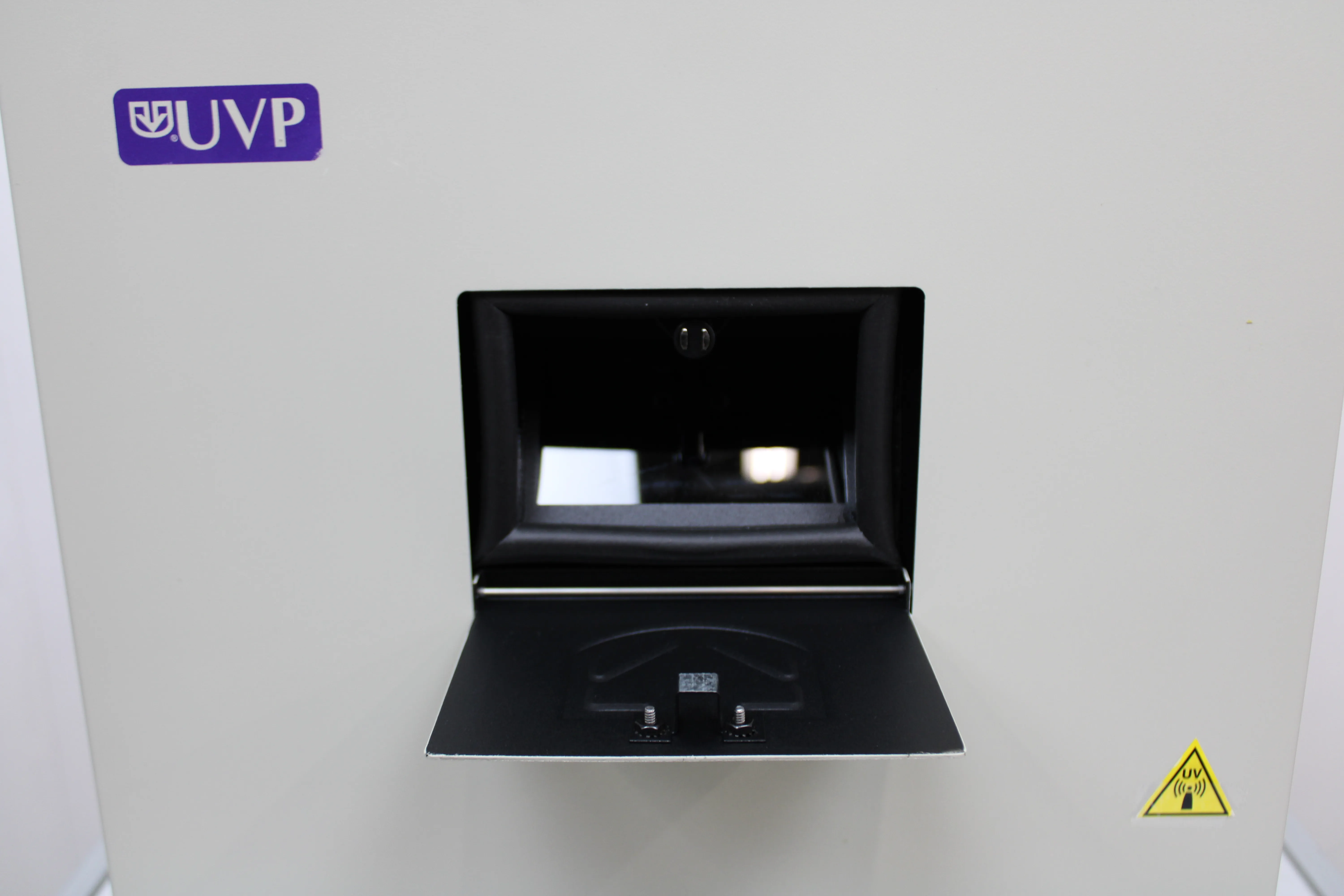 UVP BioSpectrumAC Darkroom 76-0101-22 Imaging System with Low Light and Fluorescence Capabilities