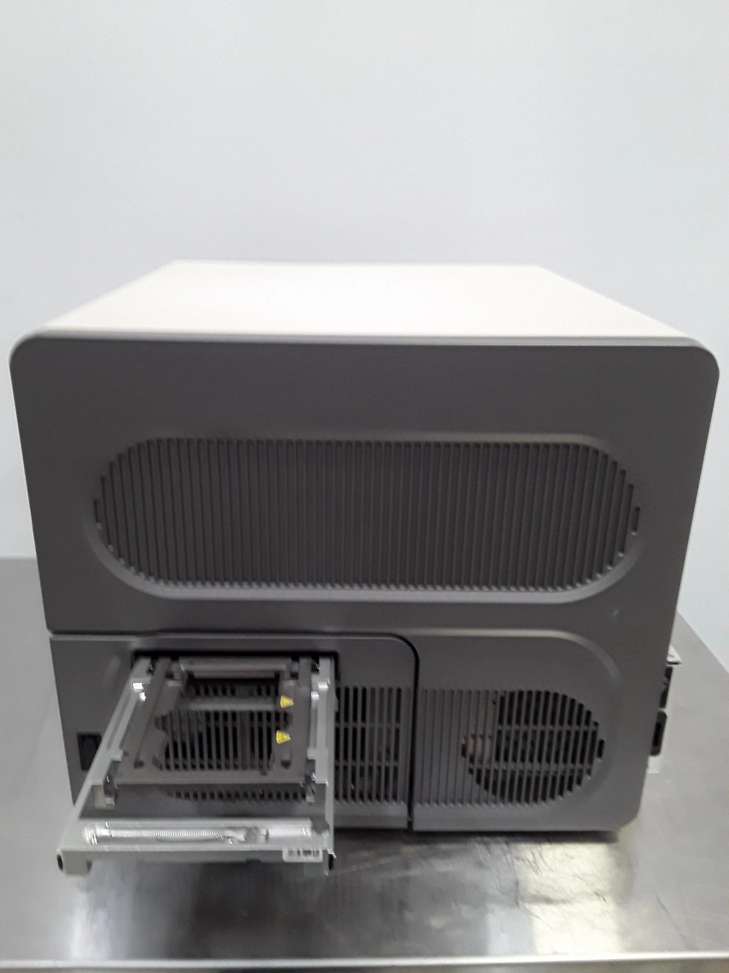 Roche LightCycler 480 Real-Time PCR System - Needs Repairs - AS-IS - 240V 50Hz/60Hz