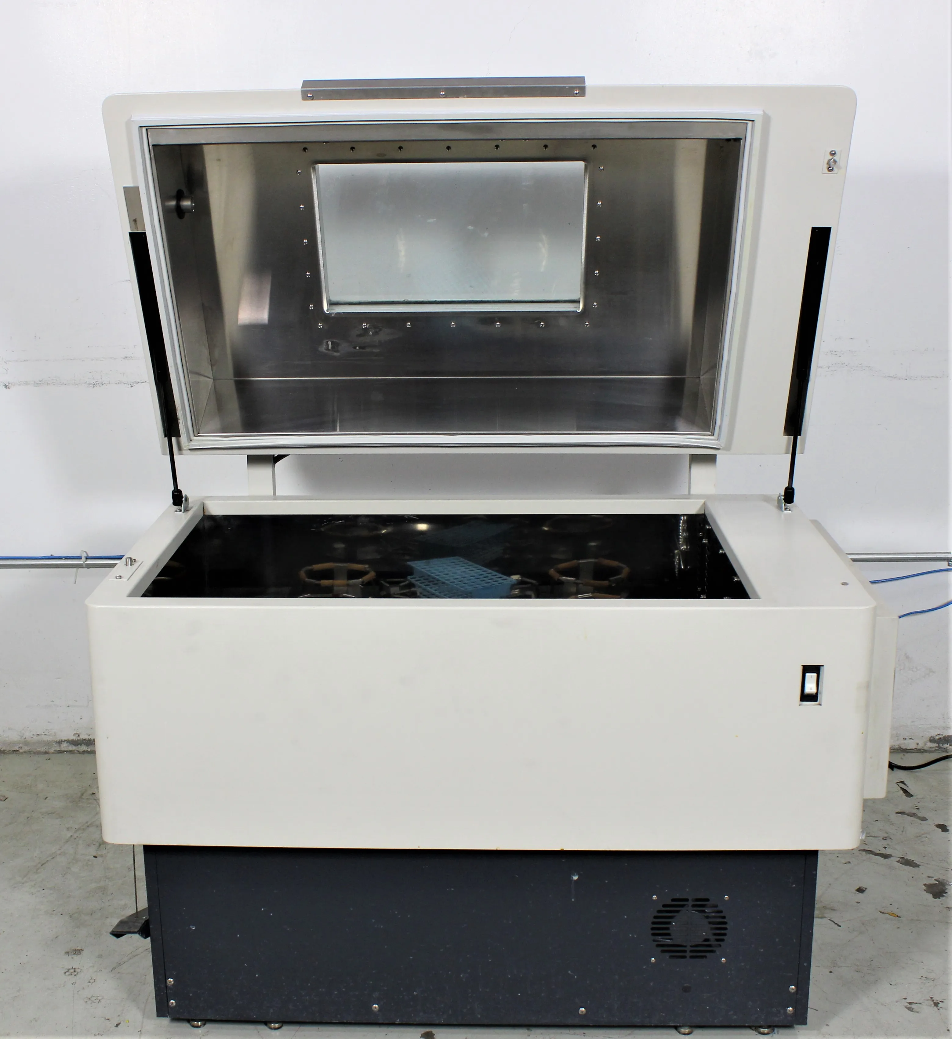 New Brunswick Innova 4330 Incubator Shaker