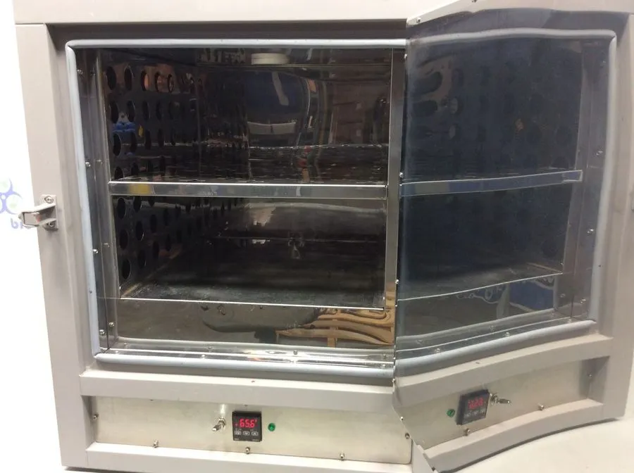 VWR Model 1350FM Horizontal Air Flow Oven w/ Custom Controls - Used Laboratory Equipment for Sale