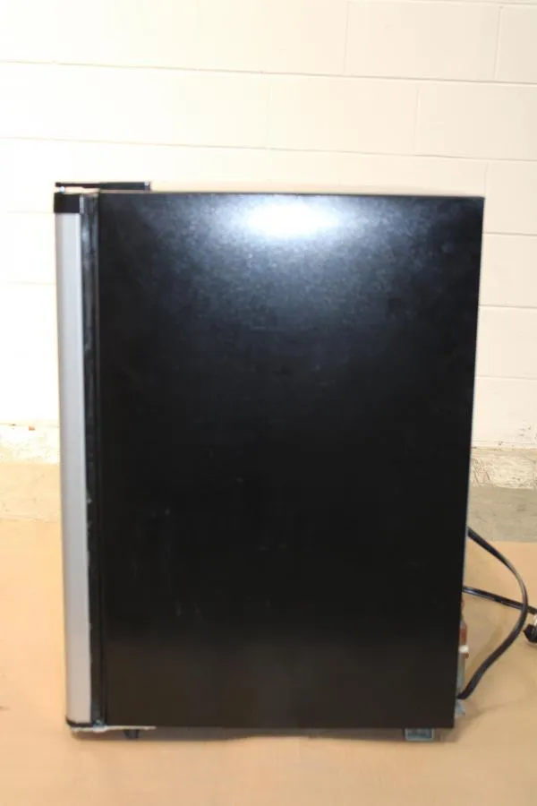 Sanyo Compact SR-2570M Refrigerator