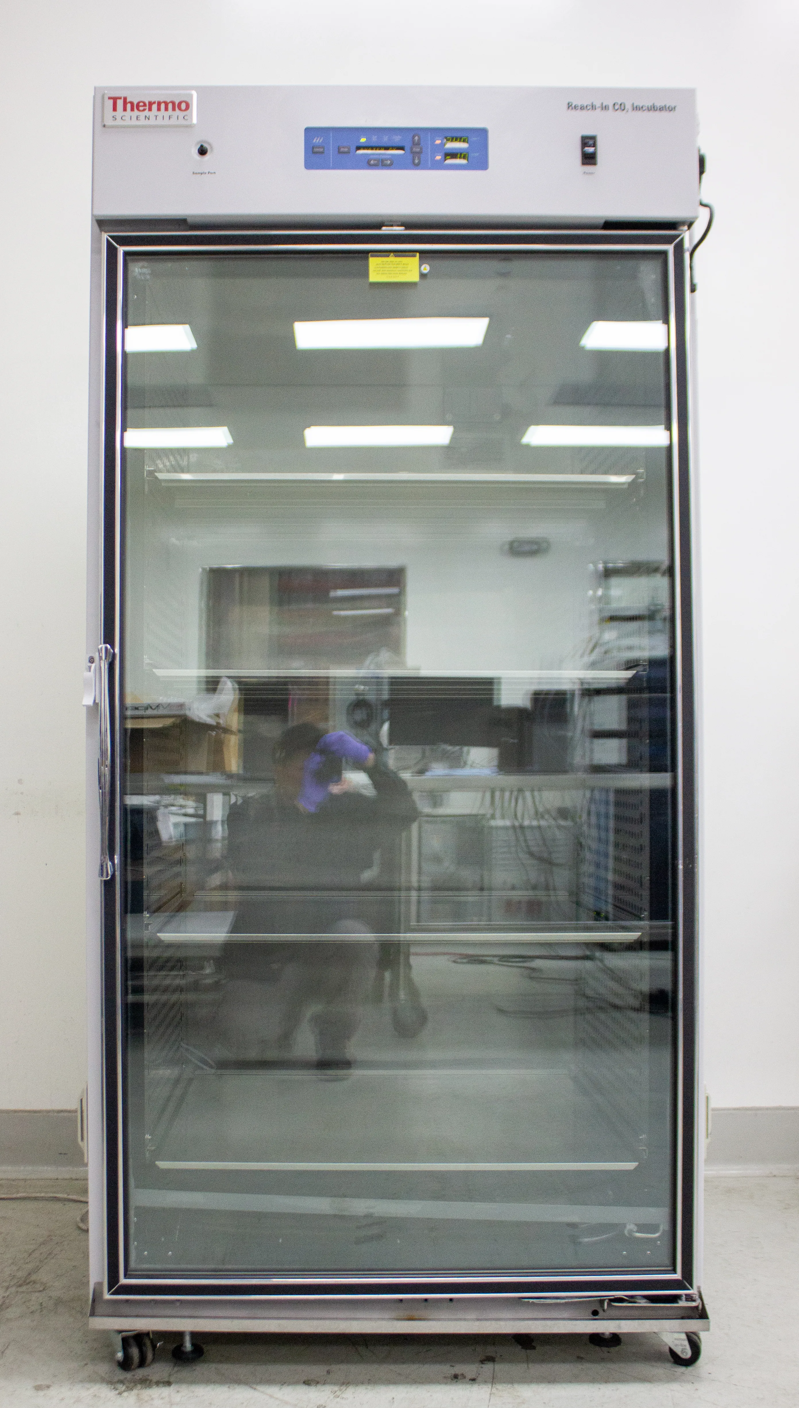 Thermo Scientific Large-Capacity Reach-In CO2 Incubator, 821 L, Model 3950, Used VG (Very Good)