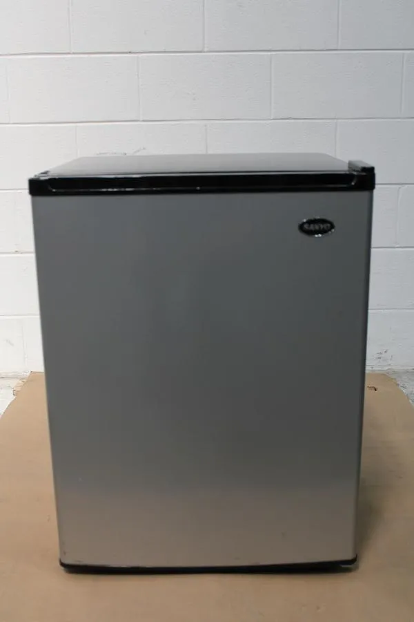 Sanyo Compact SR-2570M Refrigerator